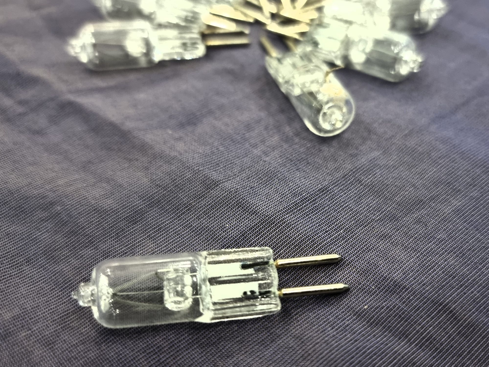 Set 4 Bóng đèn Halogen G4 220v 20w