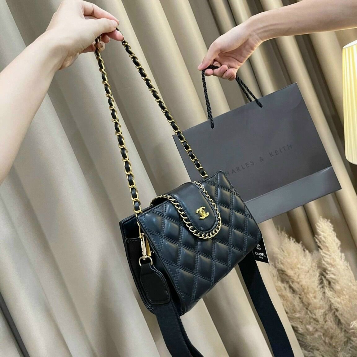 Túi đeo chéo nữ  Trần có 2 dây đeo size 20
