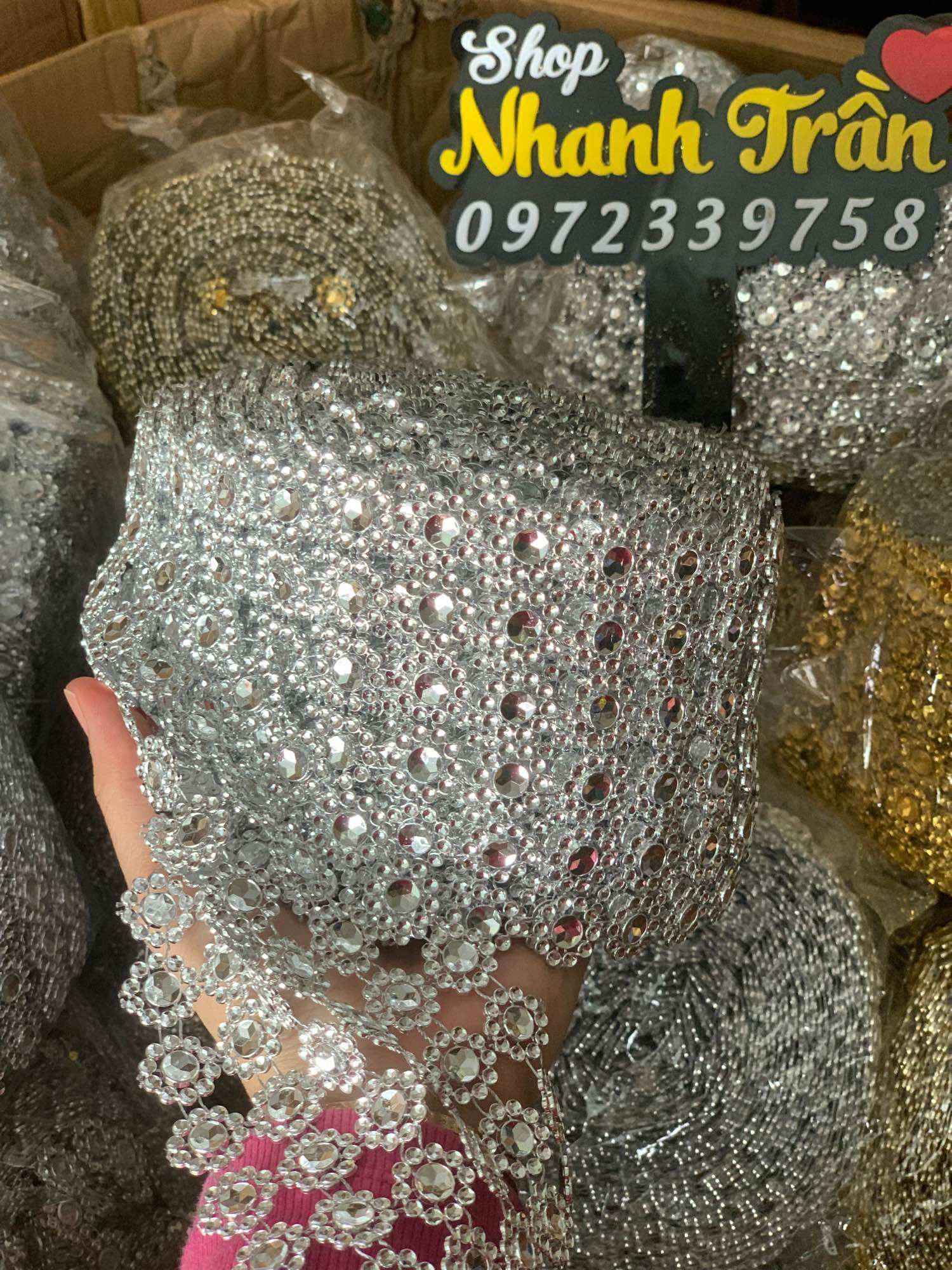 Cuộn đá hoa mai trang trí