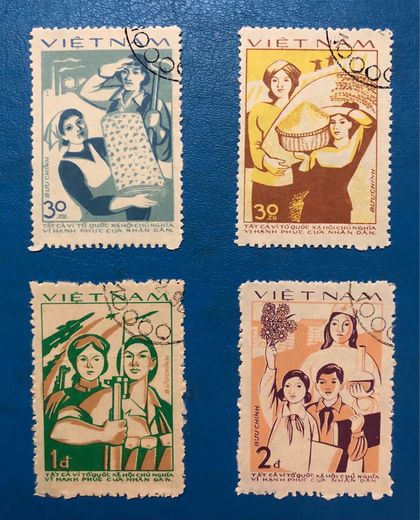 Bộ sưu tập tem: trọn bộ 04 tem chủ đề Tất cả vì CNXH, vì hạnh phúc của nhân dân