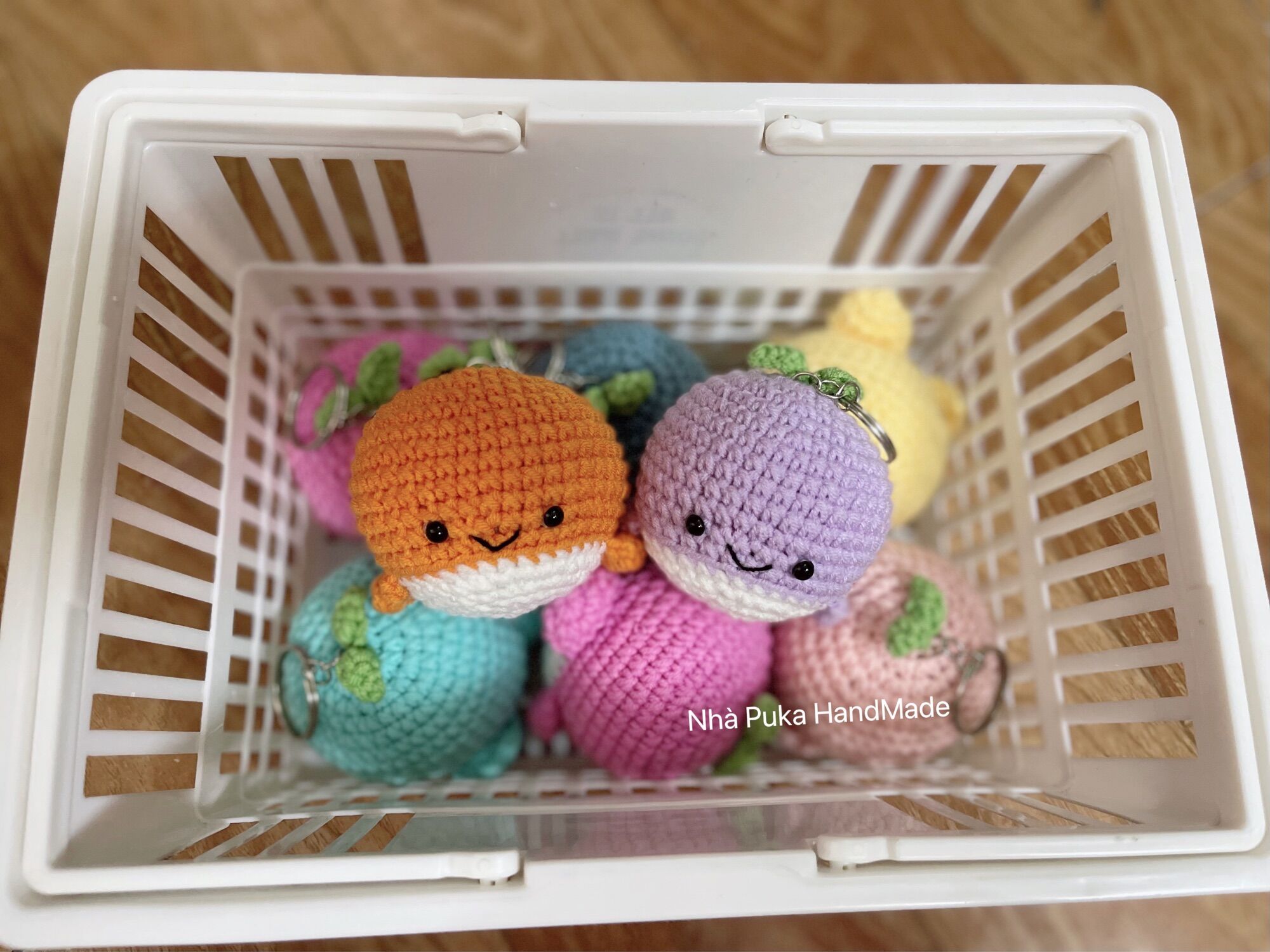 Móc khoá cá voi bằng len handmade được chọn màu