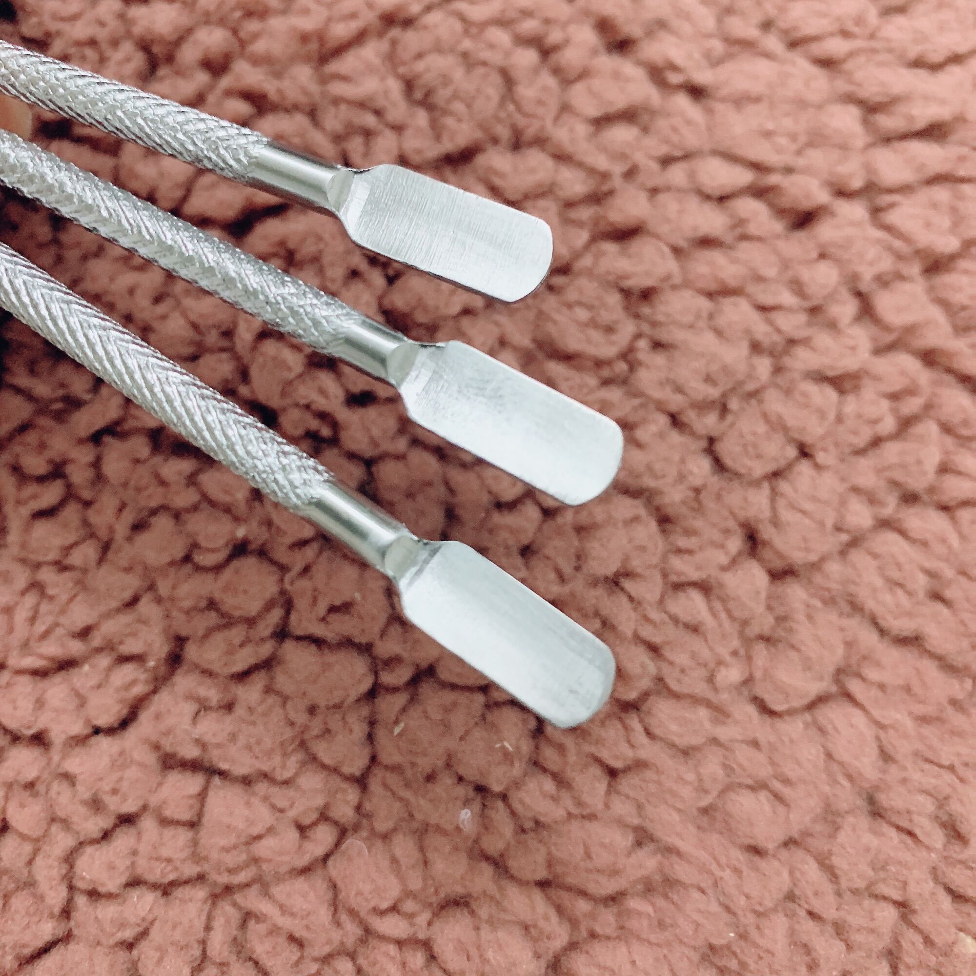 Sủi đẩy da, sủi móng inox