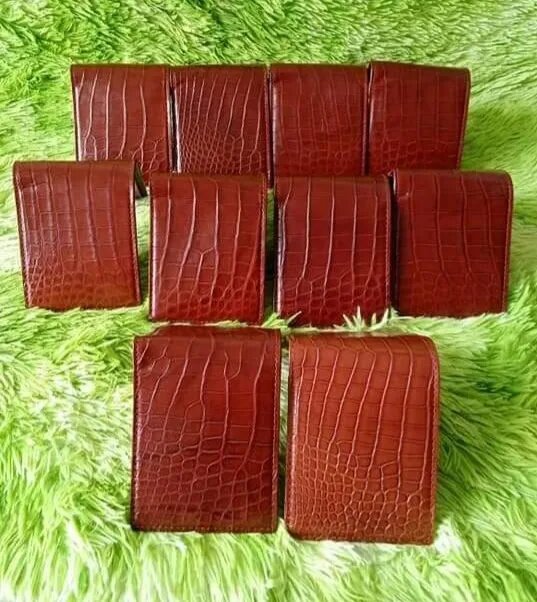 Ví da cá sấu 350k (đủ màu, đủ mẫu)
