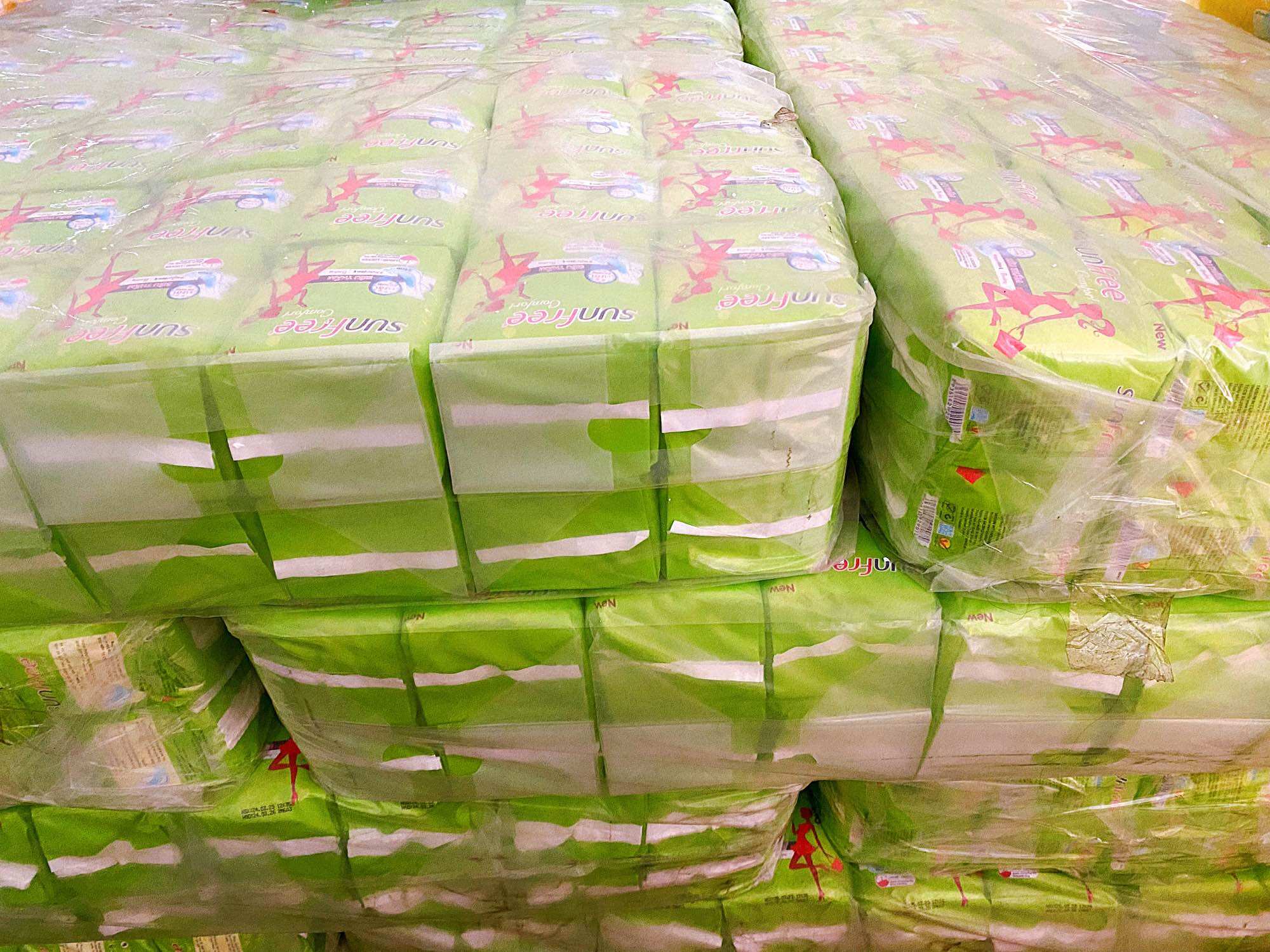 Sỉ 1 thùng Băng vệ sinh Sunfree có cánh (8 lốc 8 gói)