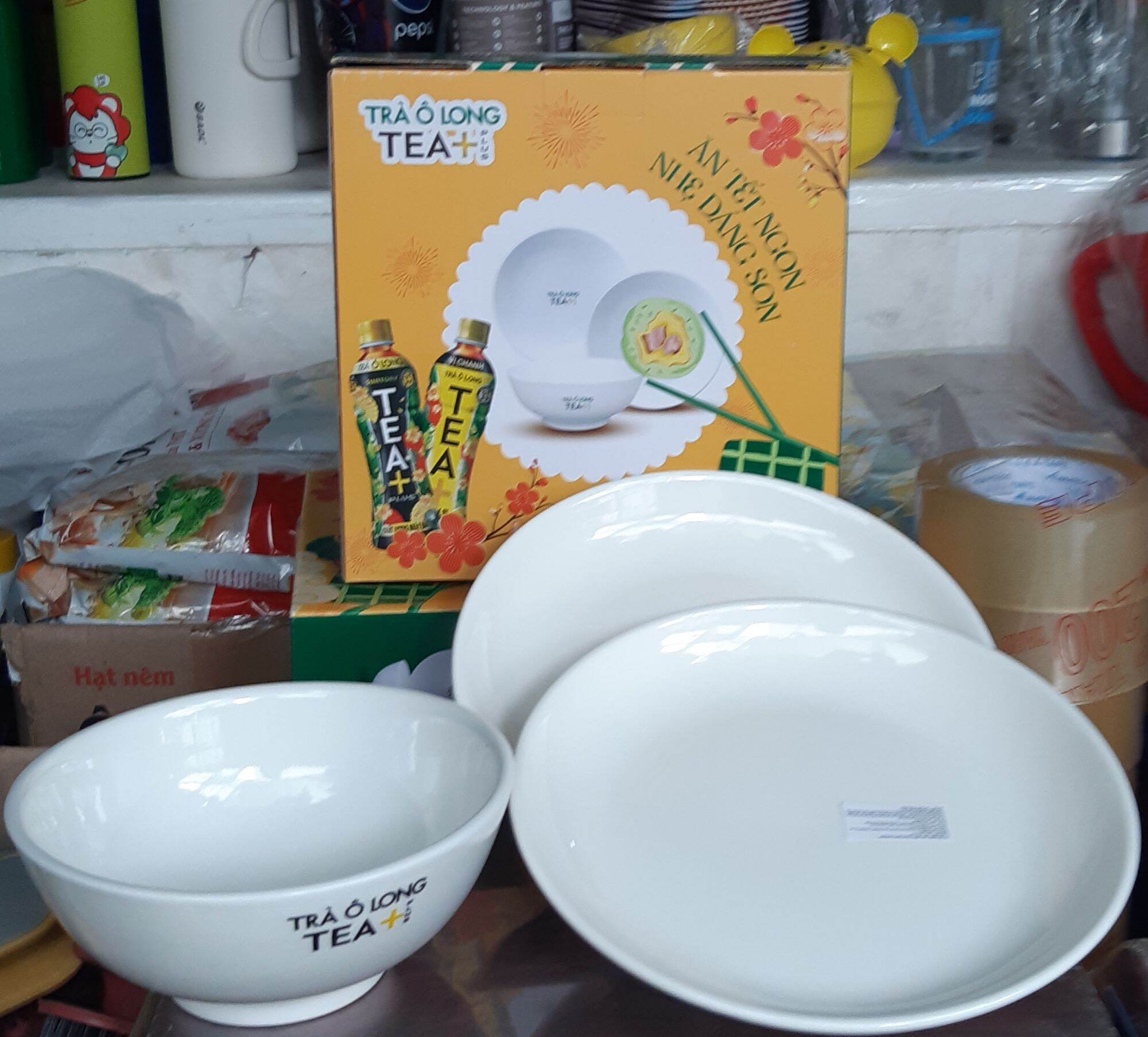 Bộ tô đĩa gốm tráng men.