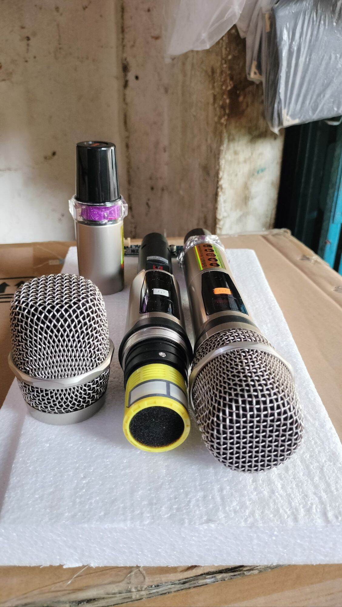 Micro loa kéo ugx39 mẫu mới tiết kiệm pin uhf đổi tần số