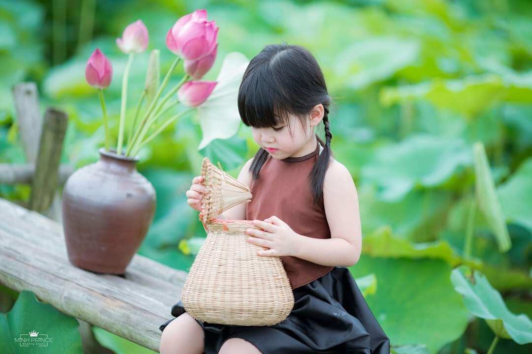 Yếm đào bé gái kèm mấn vải lụa mềm mịn size 7 - 27ky