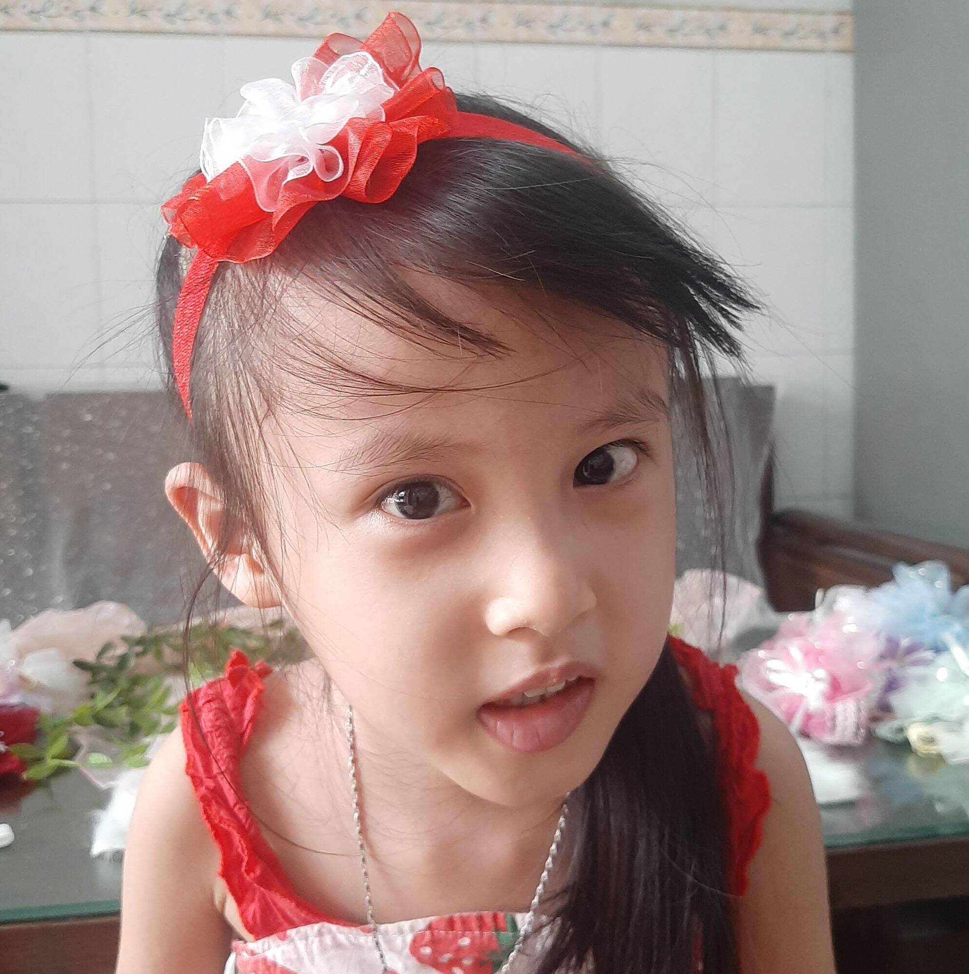 Băng đô cài tóc dễ thương cho bé