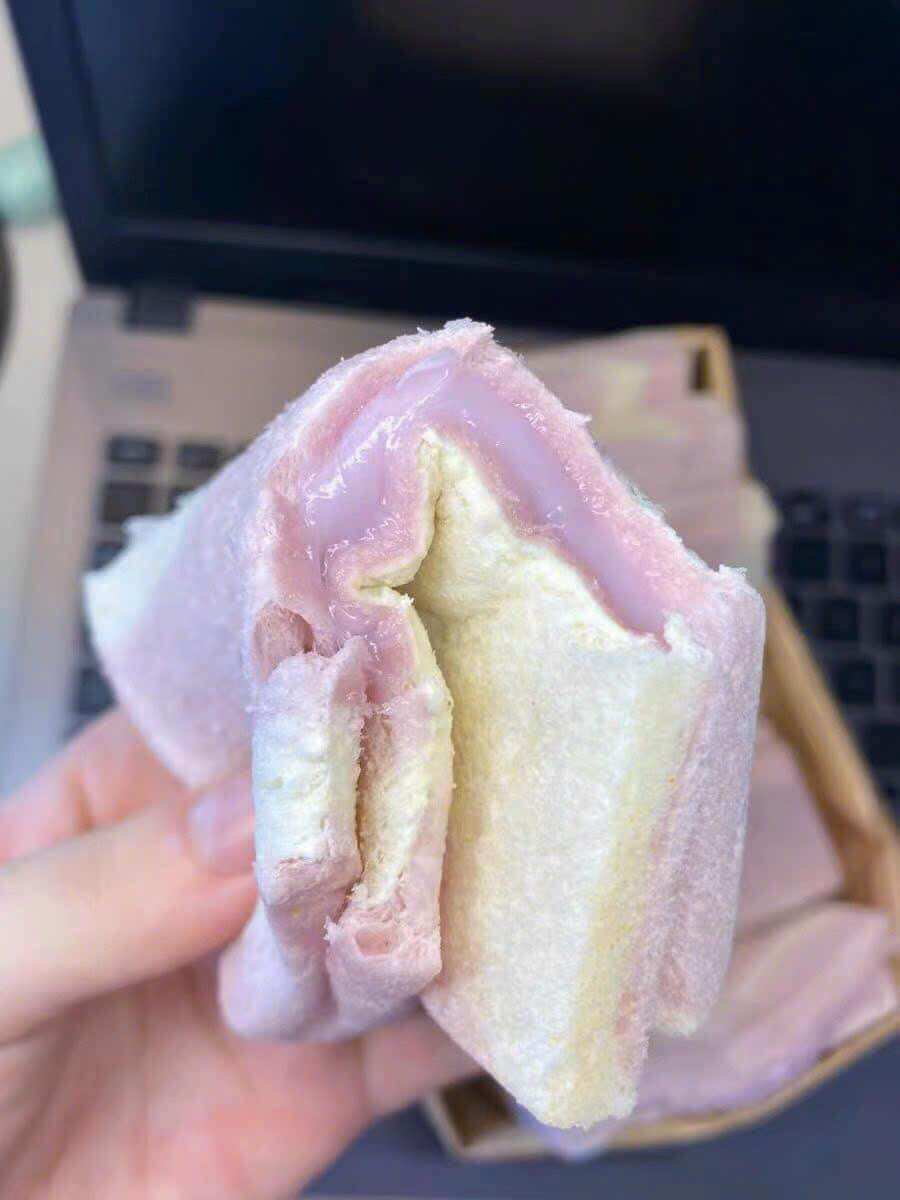 [1 THÙNG 8 CÁI] BÁNH MÌ KẸP SỮA KHOAI MÔN