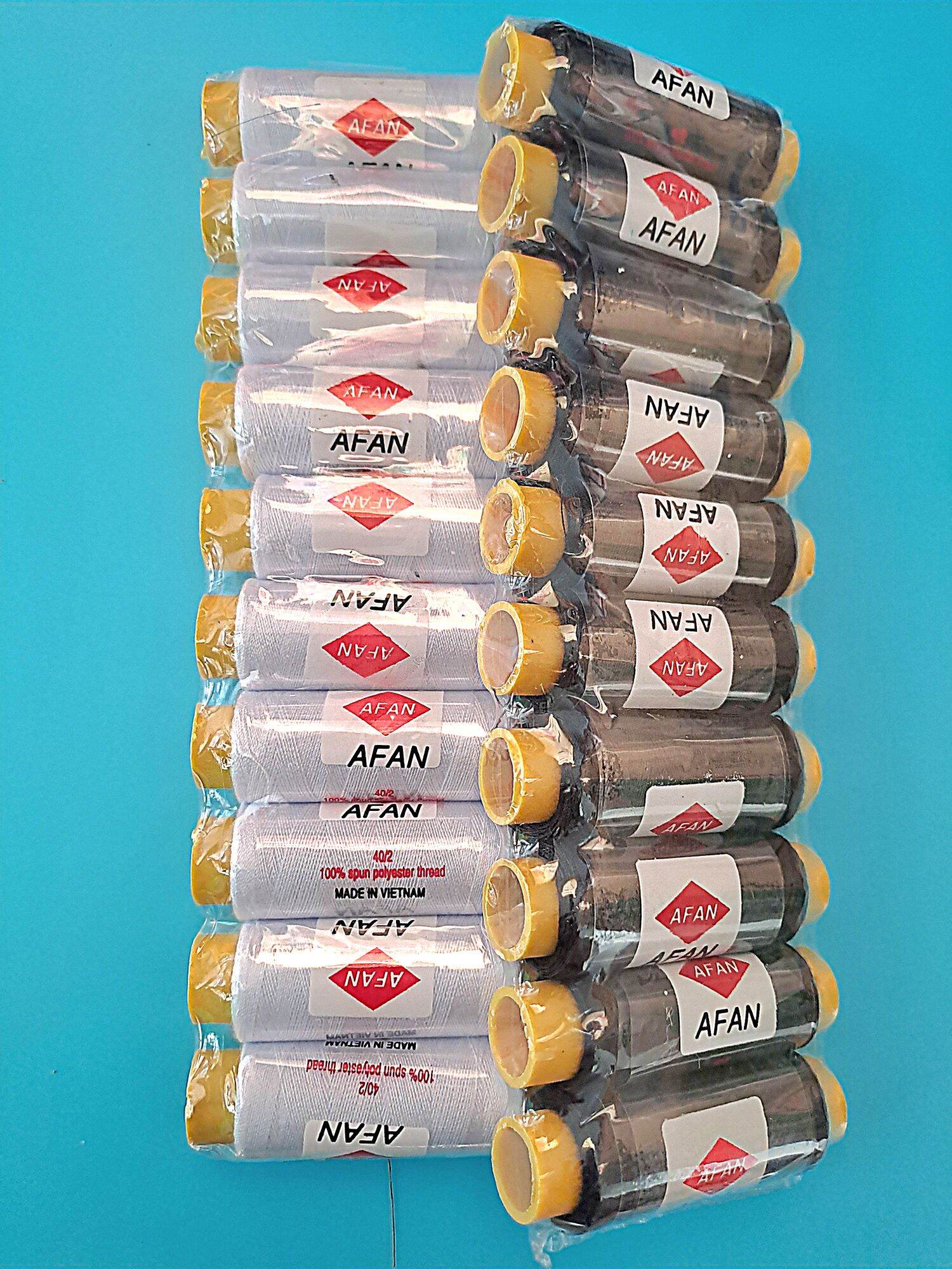 Lốc 10 ống chỉ may đen , trắng & nhiều màu