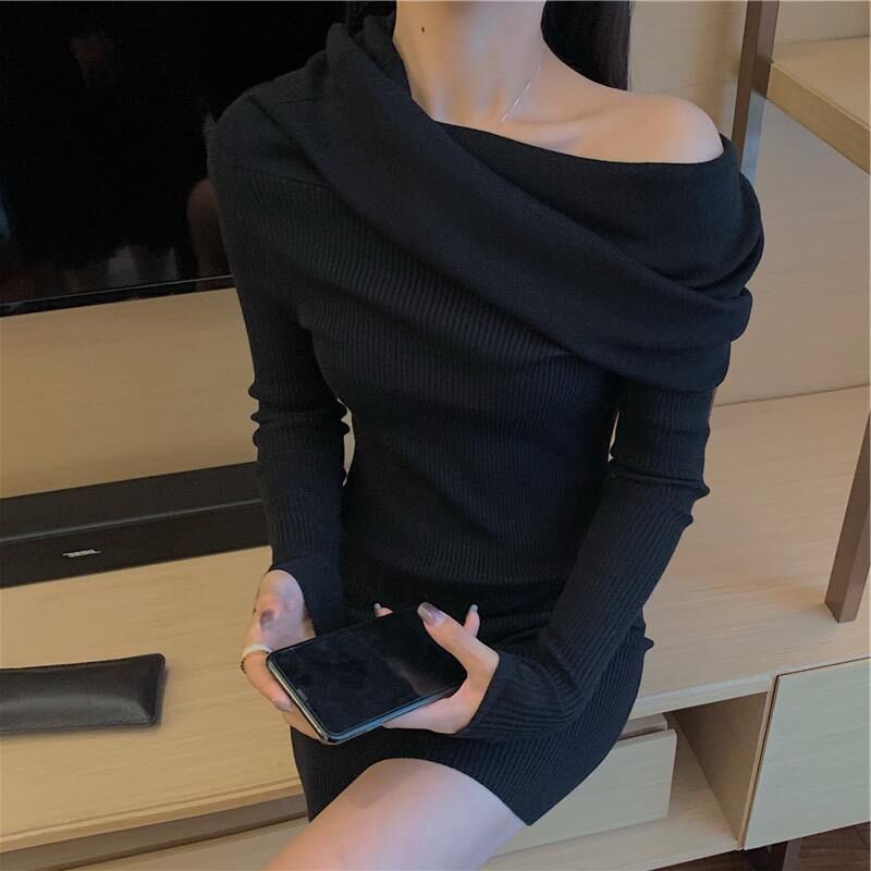 Đầm bẹt vai len gân tay dài ôm