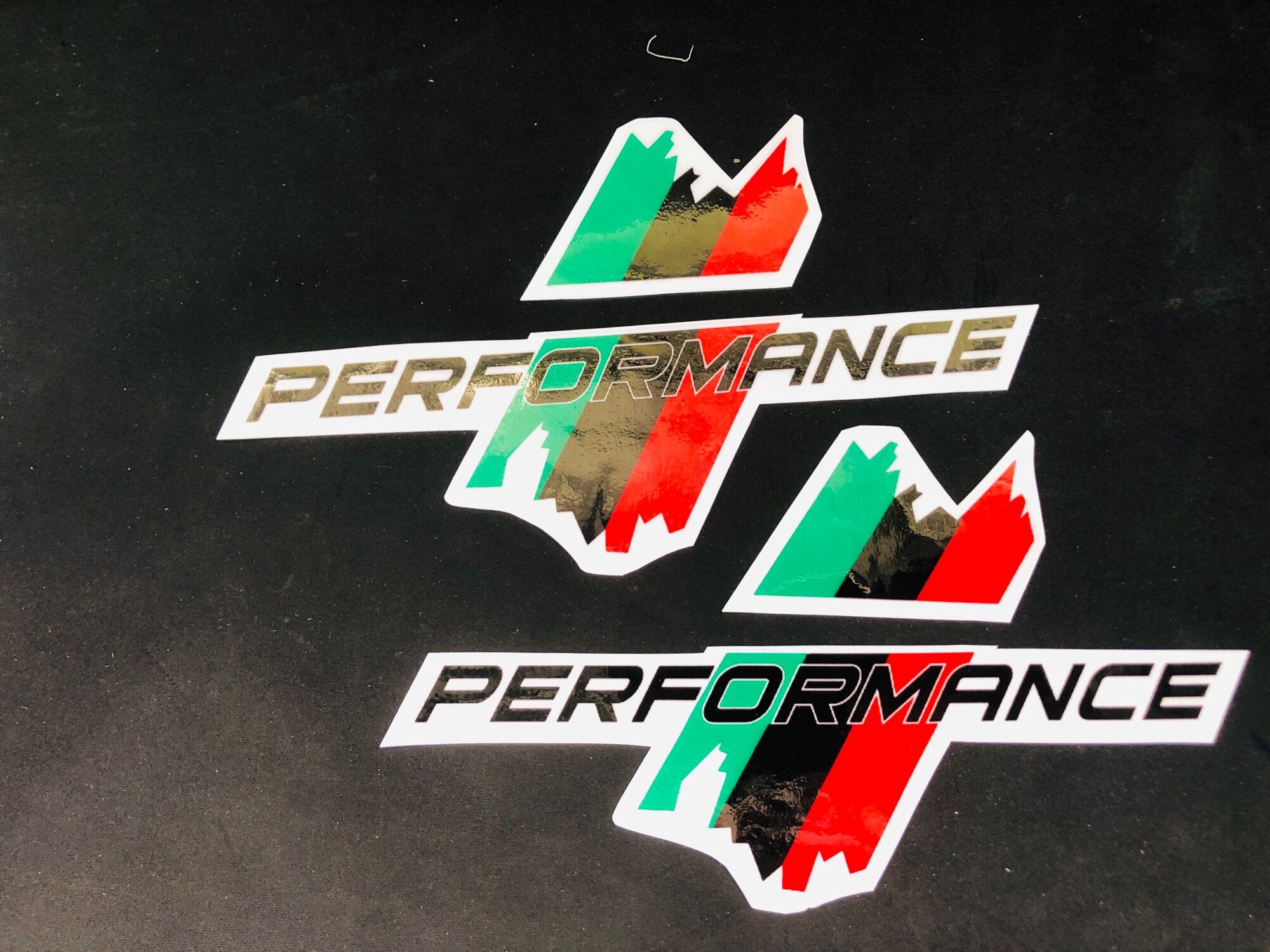 Logo performace lớn lá decal in trong