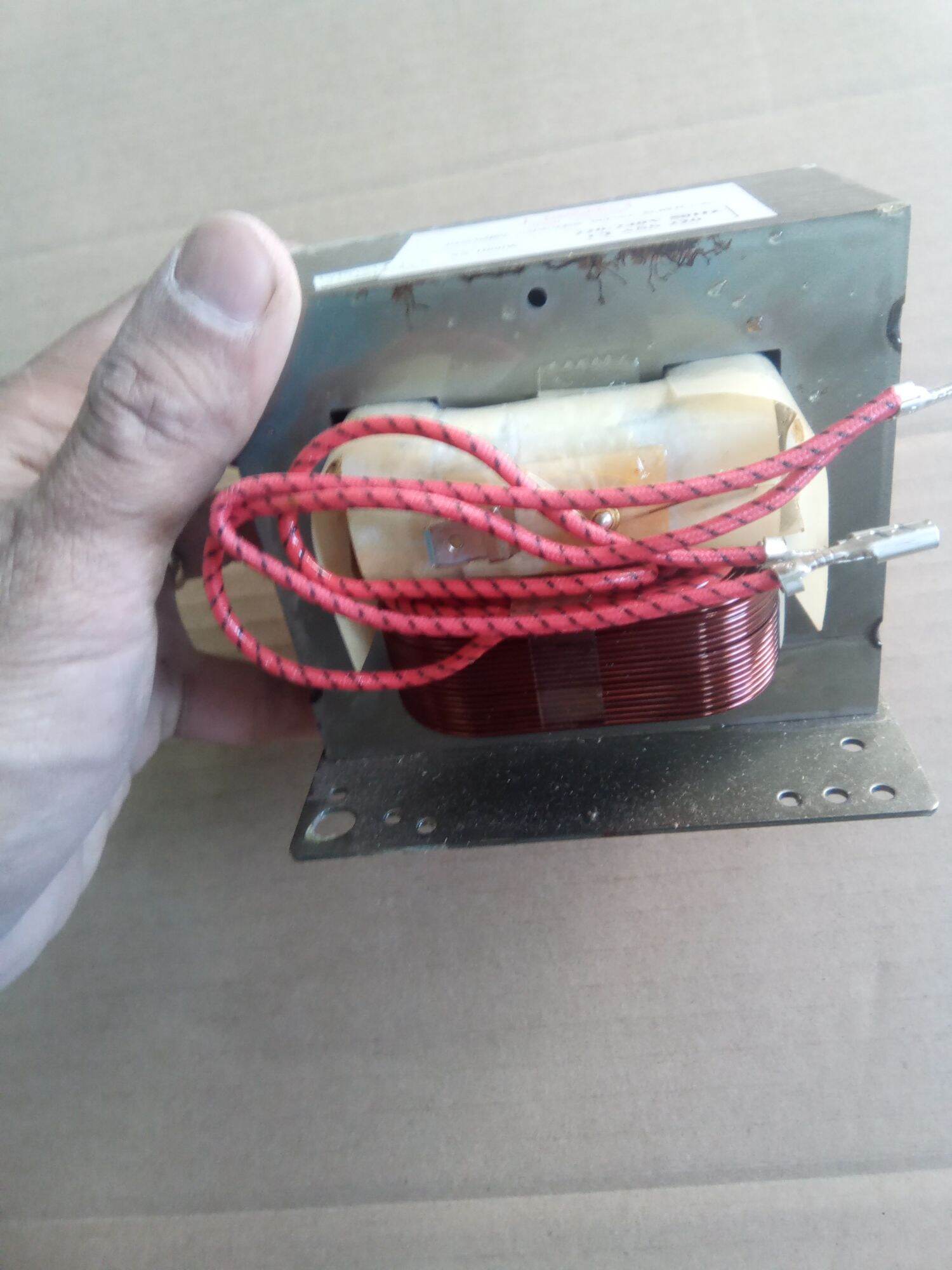 Biến áp lò vi sóng công suất 1000W.