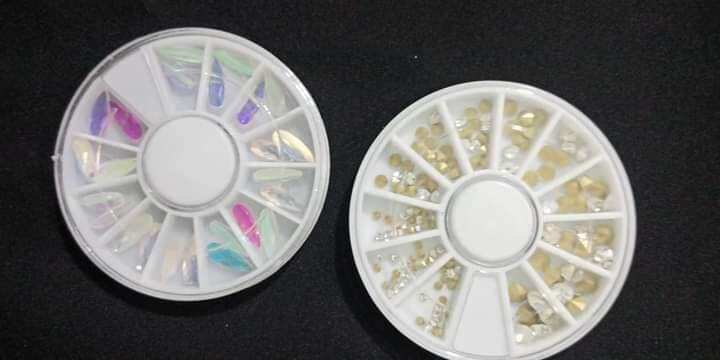 phụ kiện làm nail , xích đá