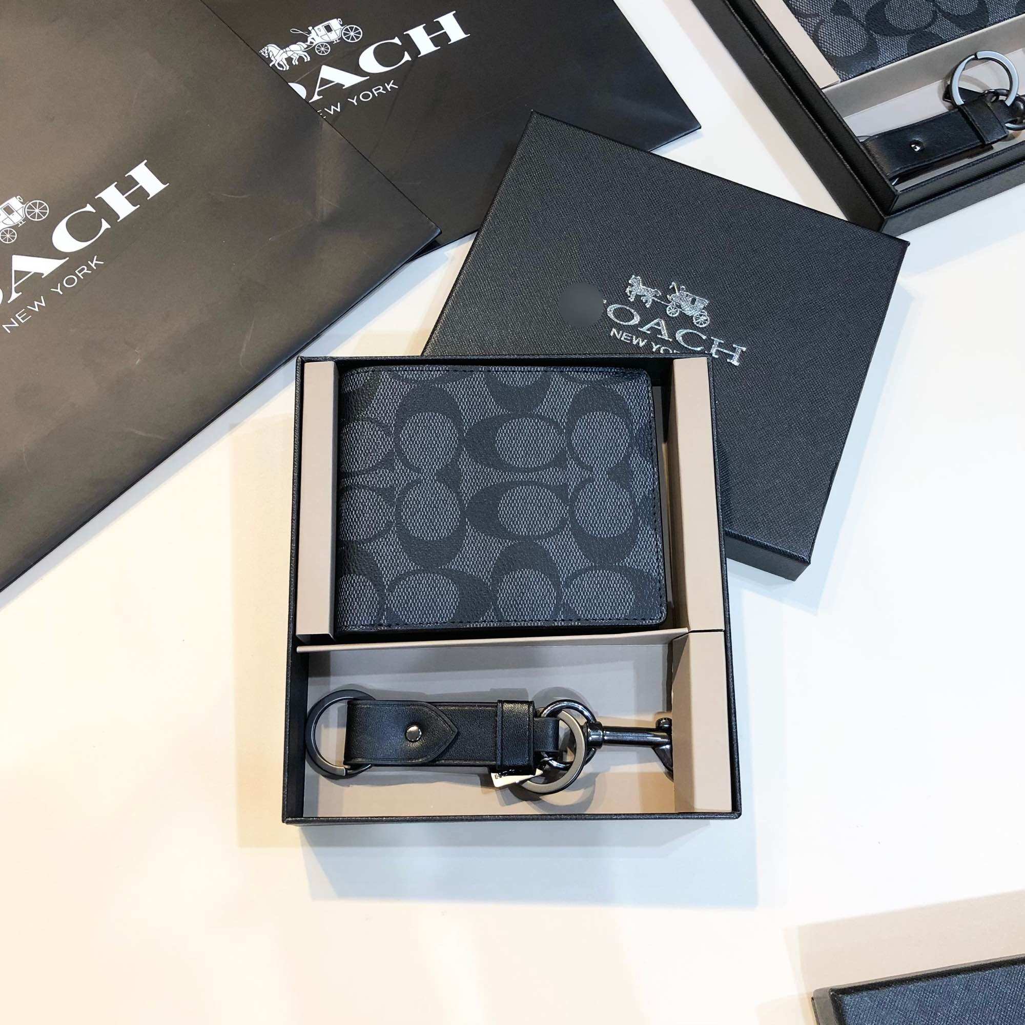 Ví C0ach nam full box tặng kèm móc khoá