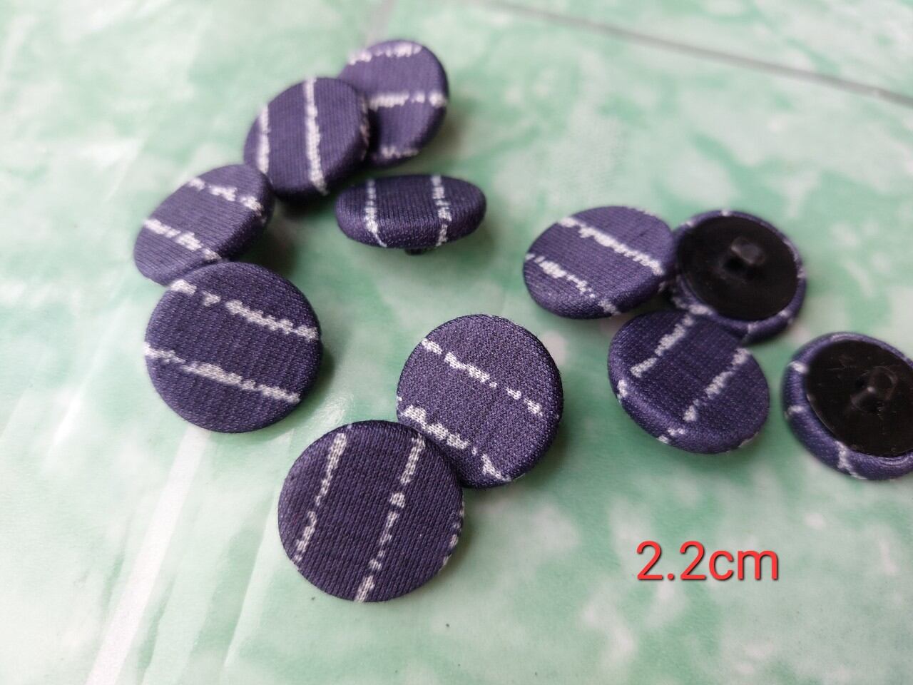 05 cúc, 10 cúc bọc vải gắn áo màu xanh đen size 2.2cm
