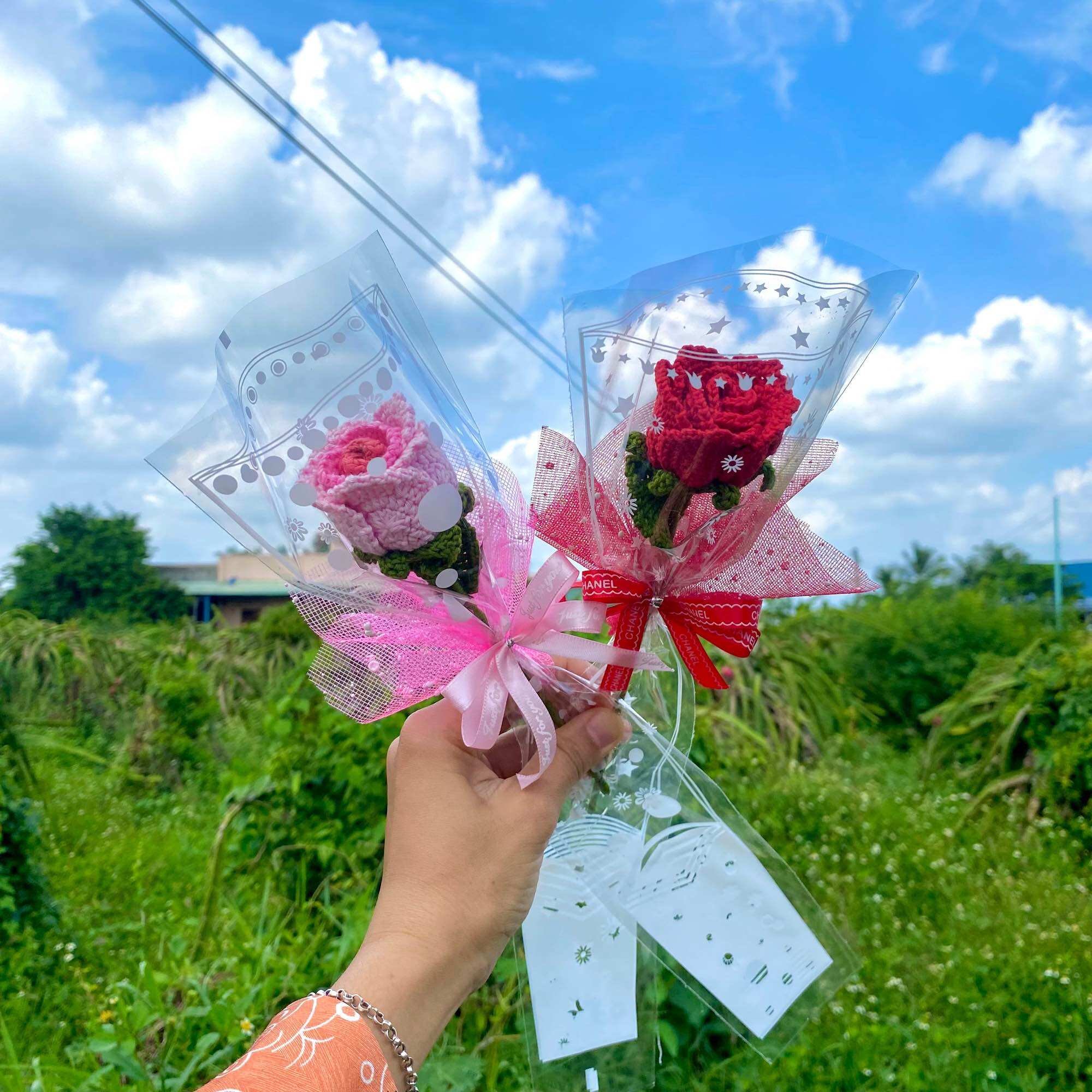 Bó hoa hồng bằng len