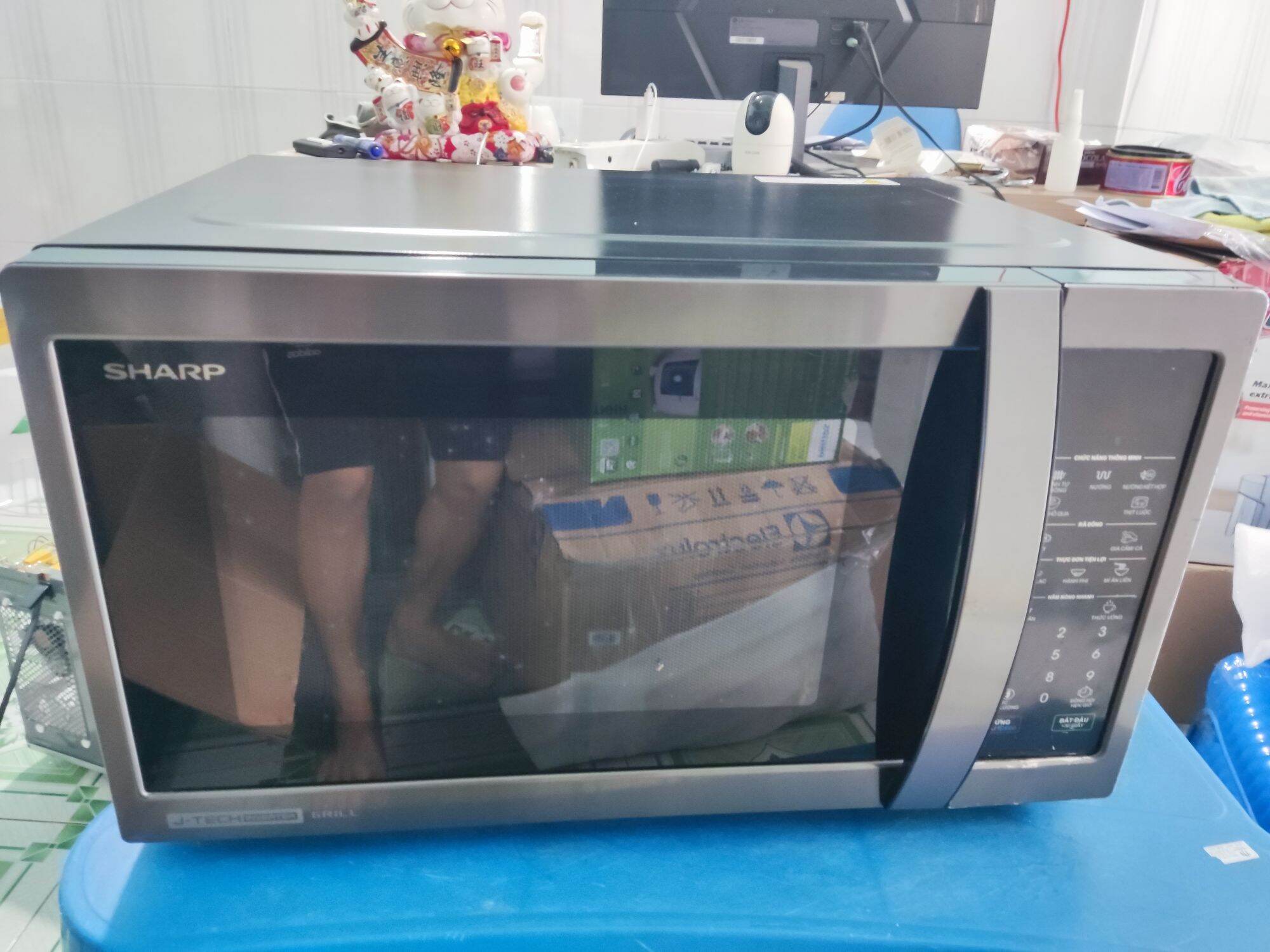 Lò vi sóng sharp r-g728xvn-bst hàng trưng bày y hình