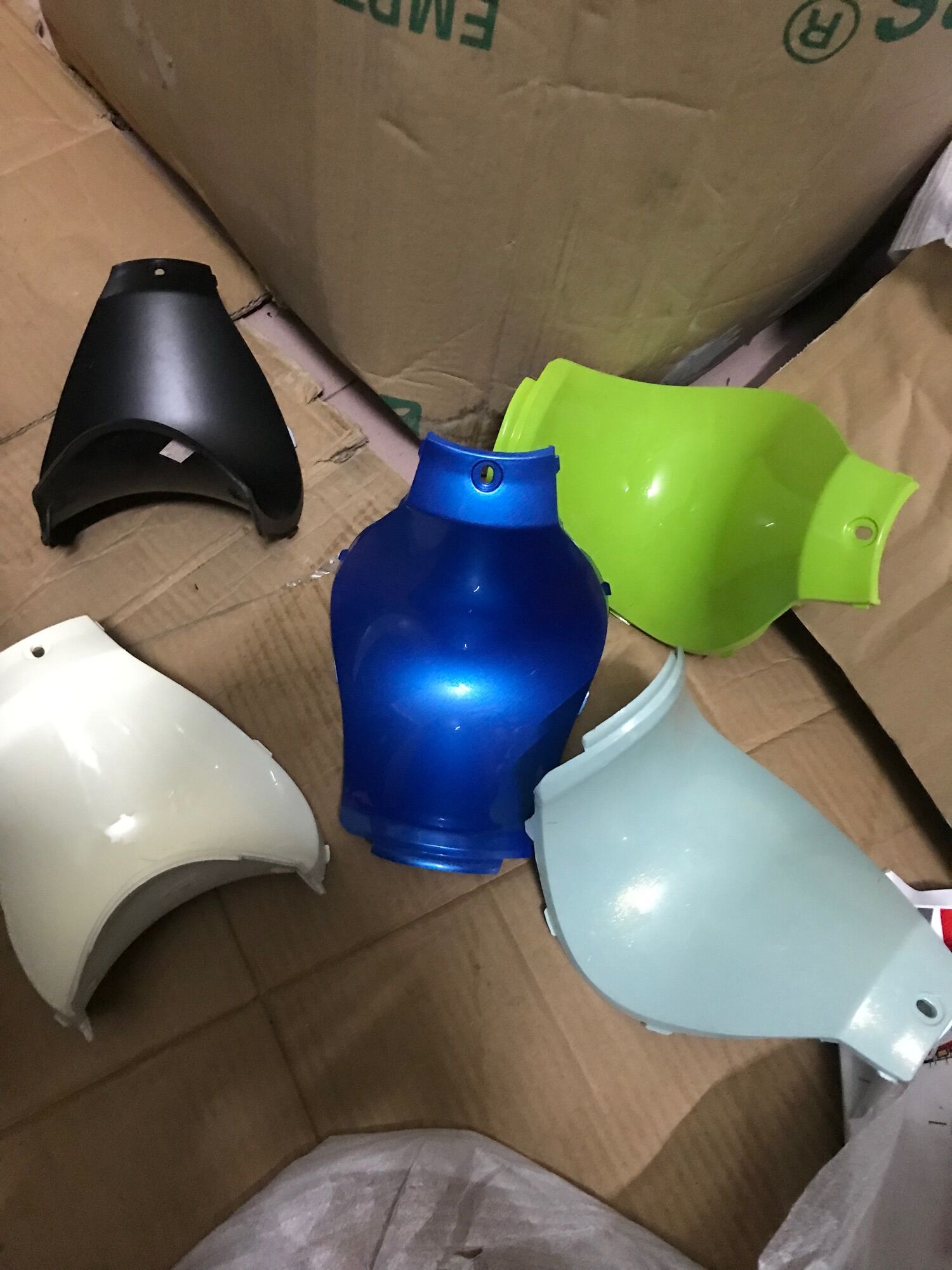 Lượn giữa xe máy cúp kiểng đời mới có đủ các màu sơn