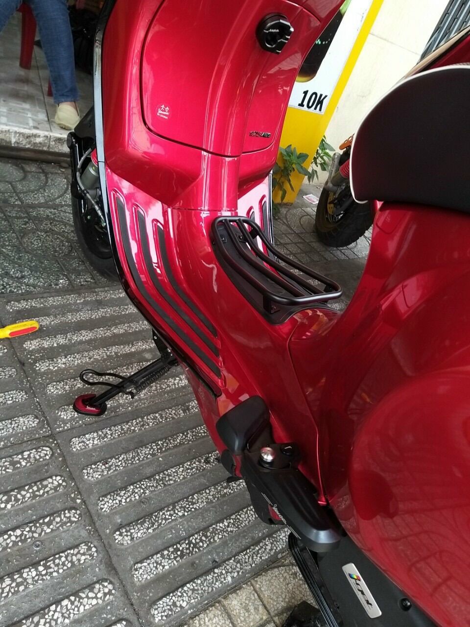 Baga sàn Vespa