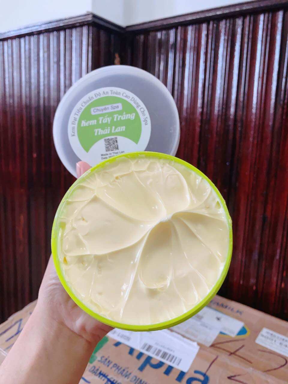 500gr Kem Body Tẩy Thái Lan ( tặng tắm trắng )