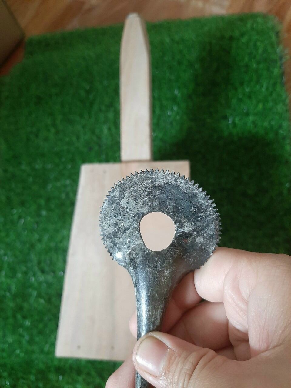 Bàn nạo dừa cây và lưỡi nạo ,dụng cụ làm bếp