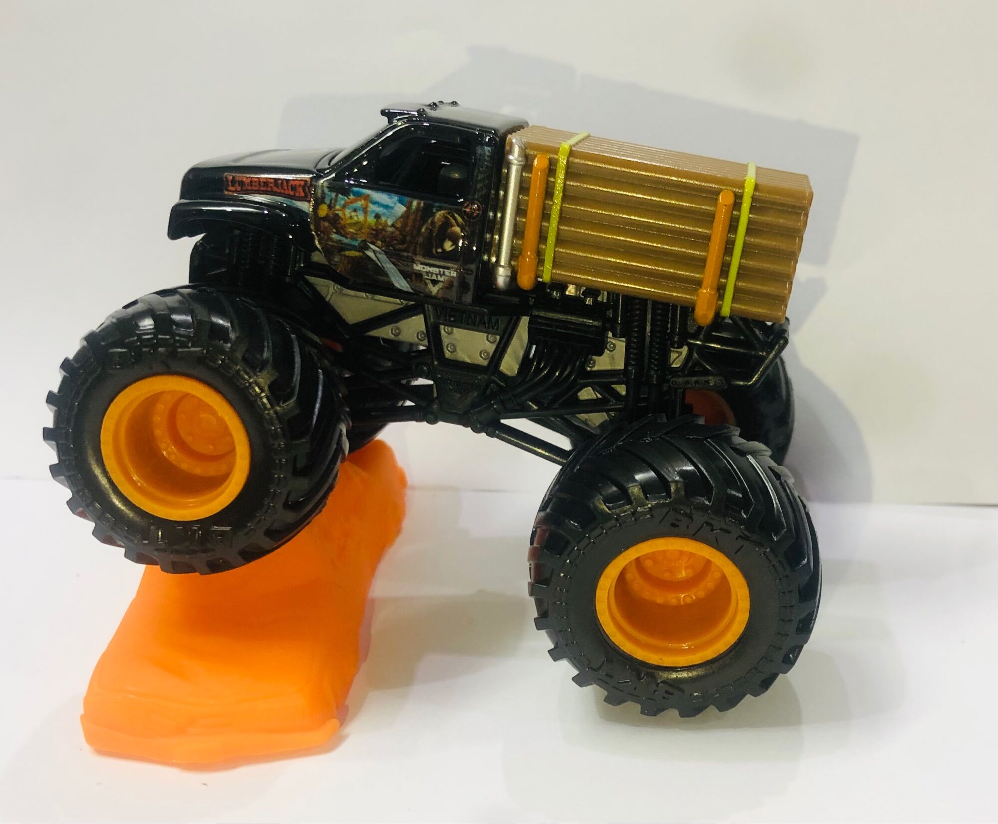 Xe Monster Jam numberjack + gờ chắn vàng fullbox