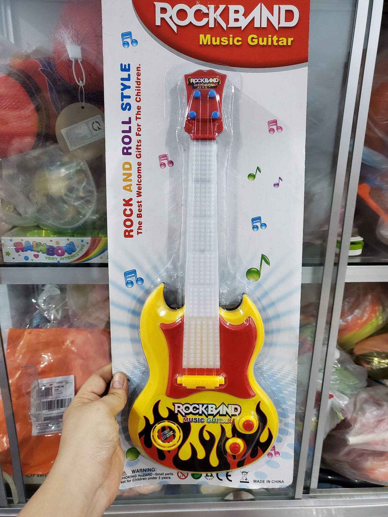 [HCM]Đàn guitar họa tiết cool ngầu cho bé trai(cao 45cm dùng pin)