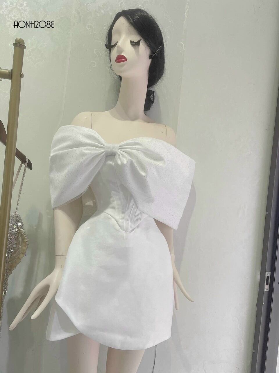 ĐẦM TRỄ VAI NƠ TRÉO
