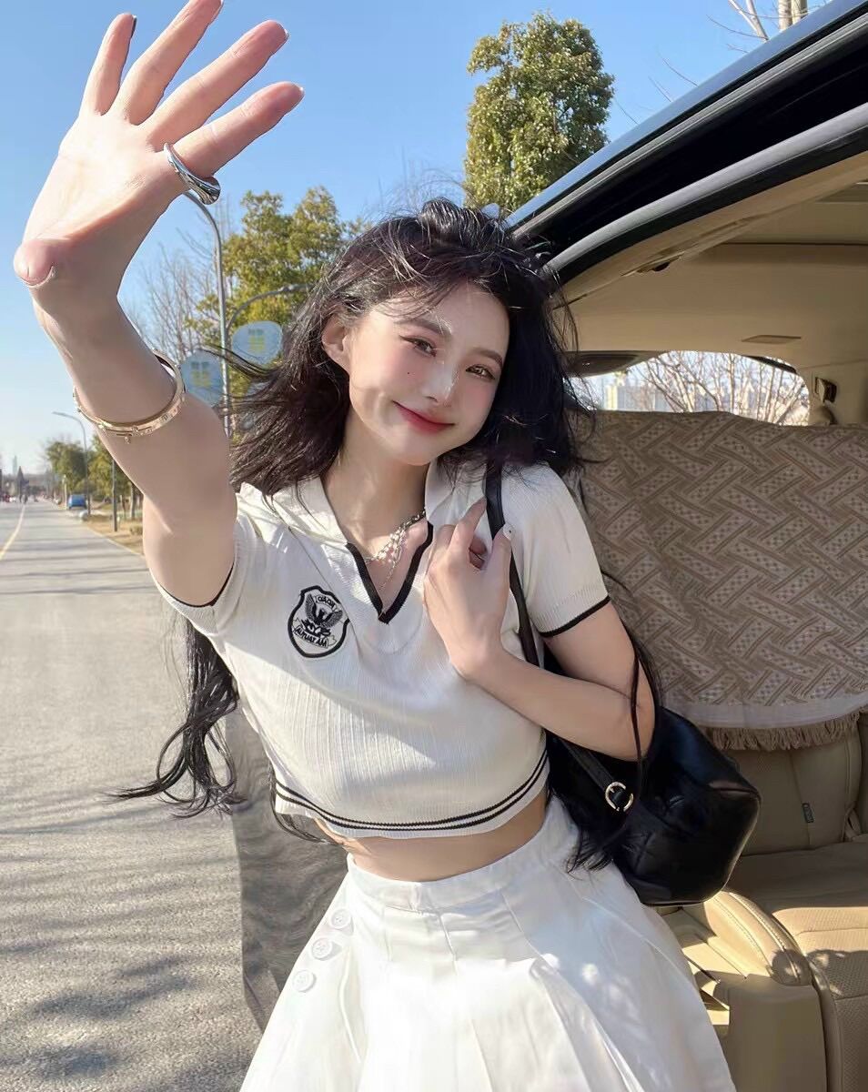 Áo croptop viền tay ngắn logo học sinh hàn BG