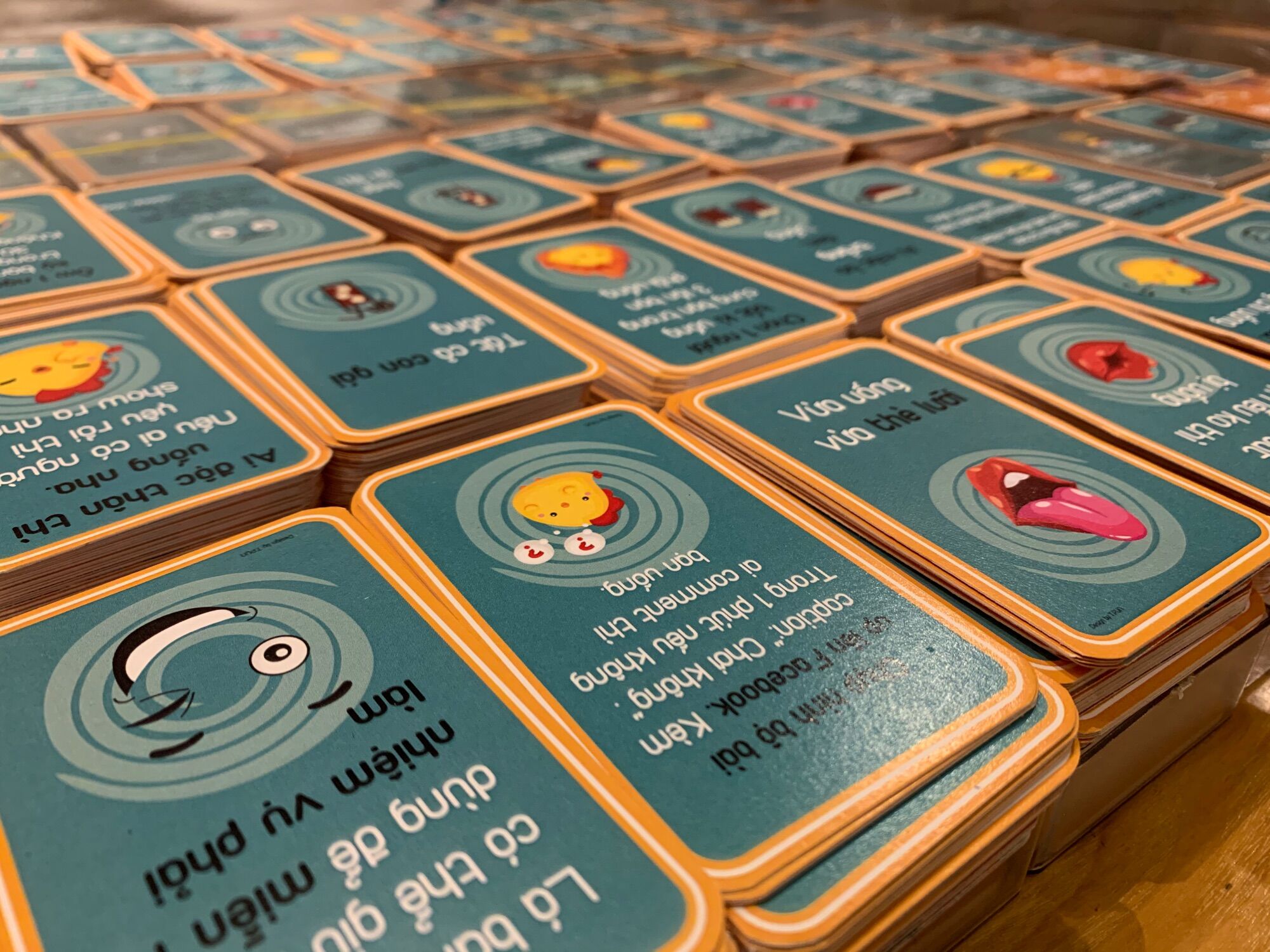 Bộ bài “ CHƠI” 60 lá thách thức, vui tới bến