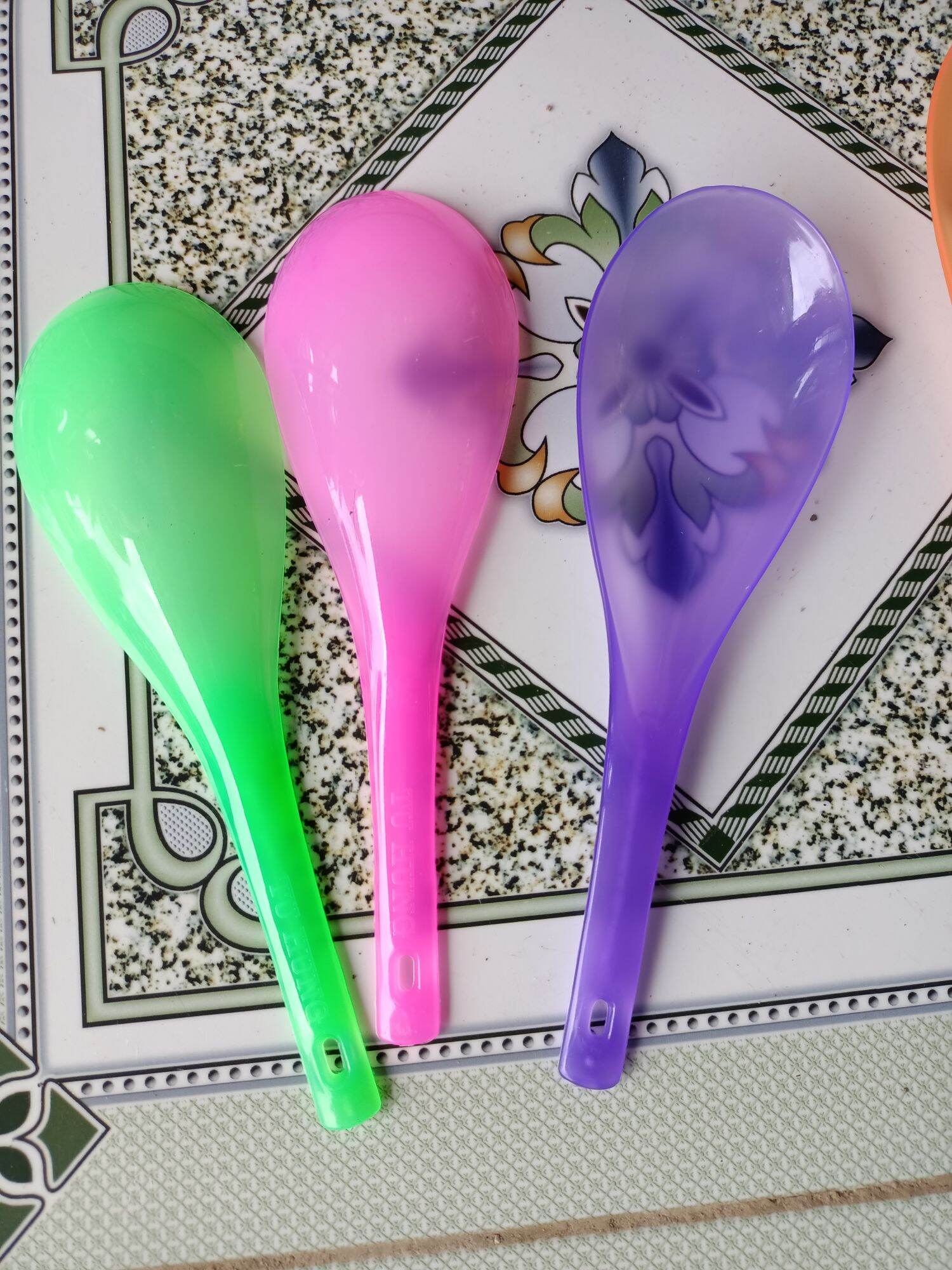 Vá muỗng xới cơm nhựa