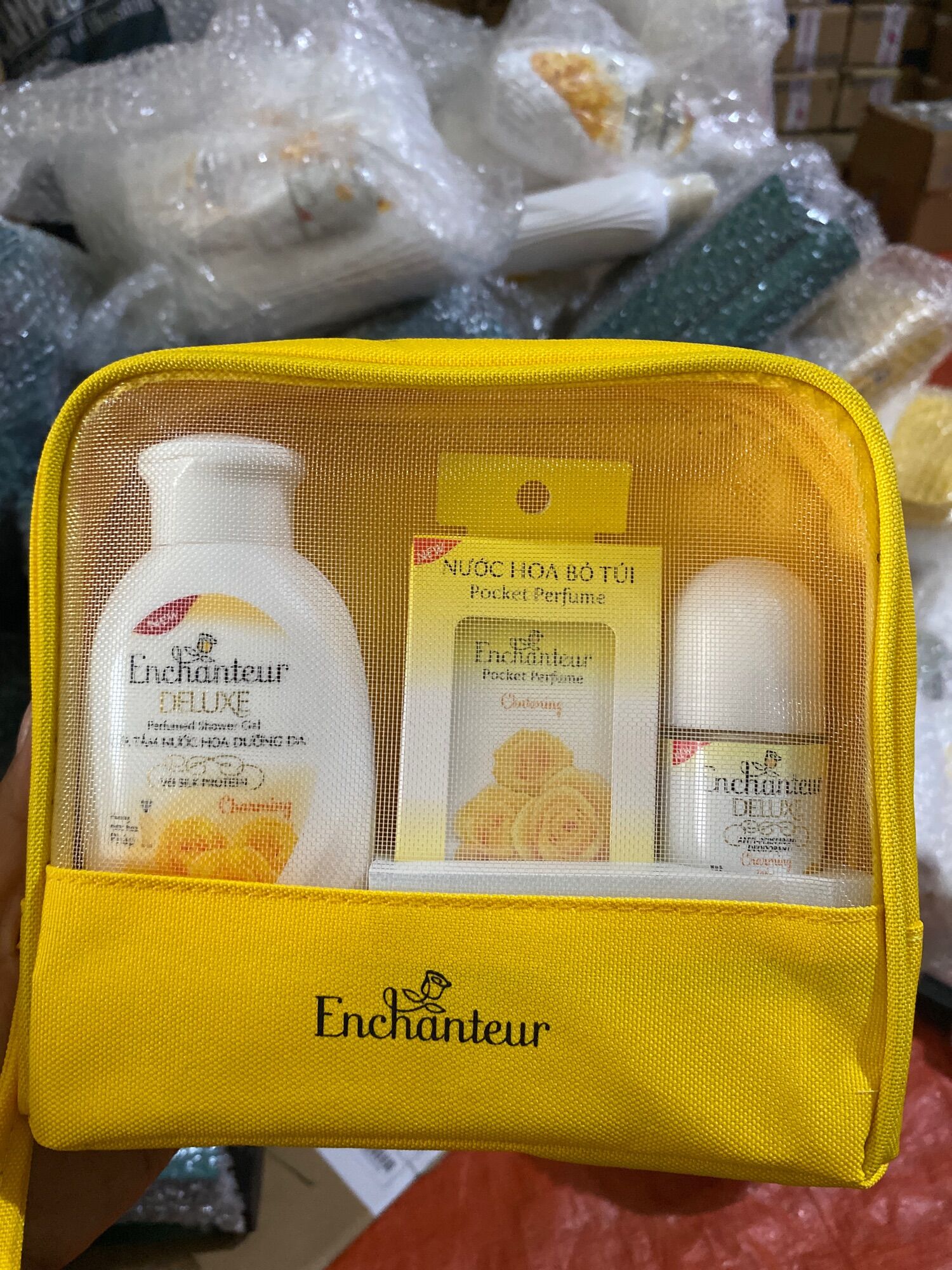 Bộ quà tặng Enchanteur (sữa tắm 150g, nước hoa 18ml,lăn 25ml)