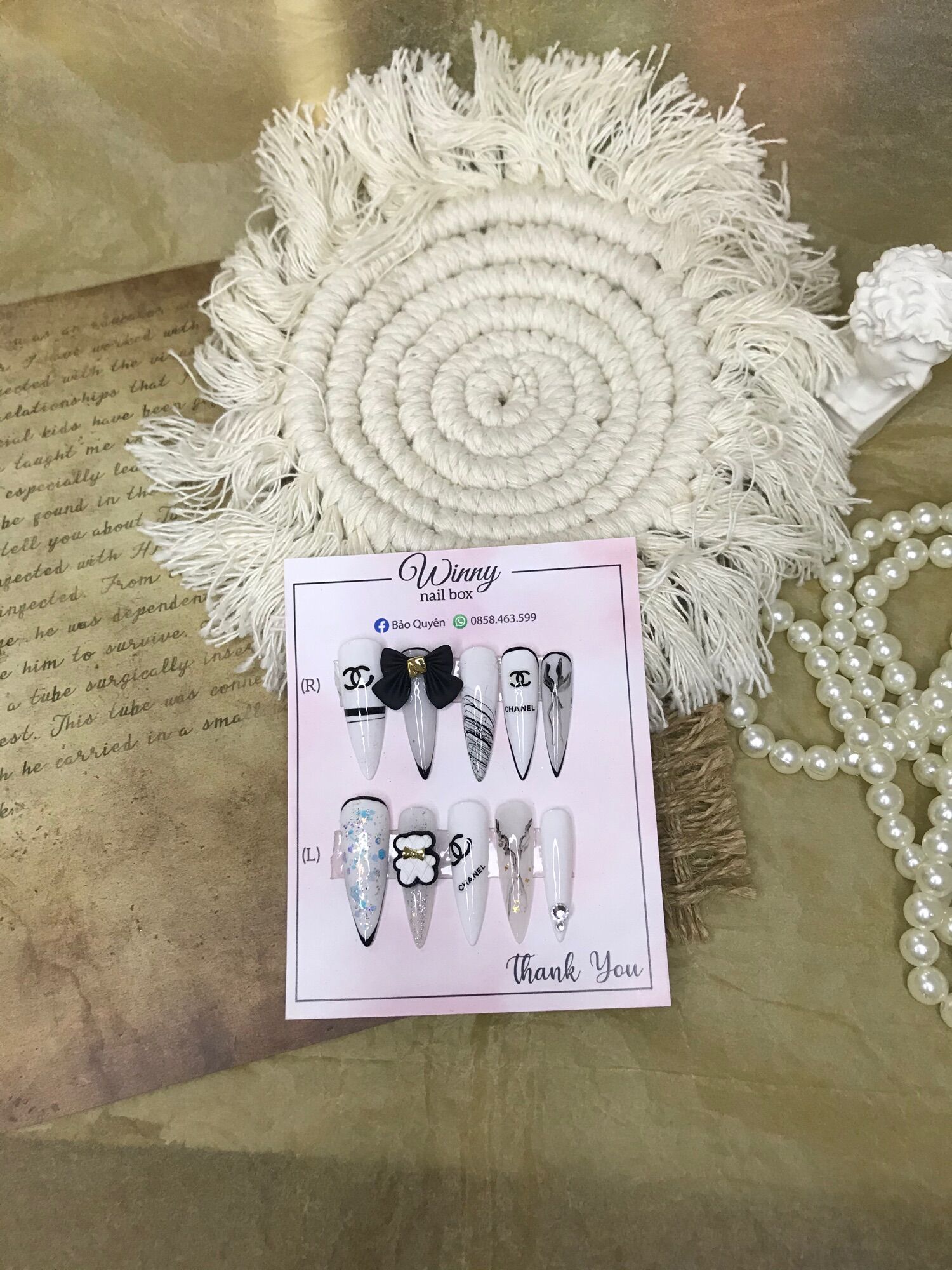 Nailbox móng up móng giả trắng đen chanel nơ đen