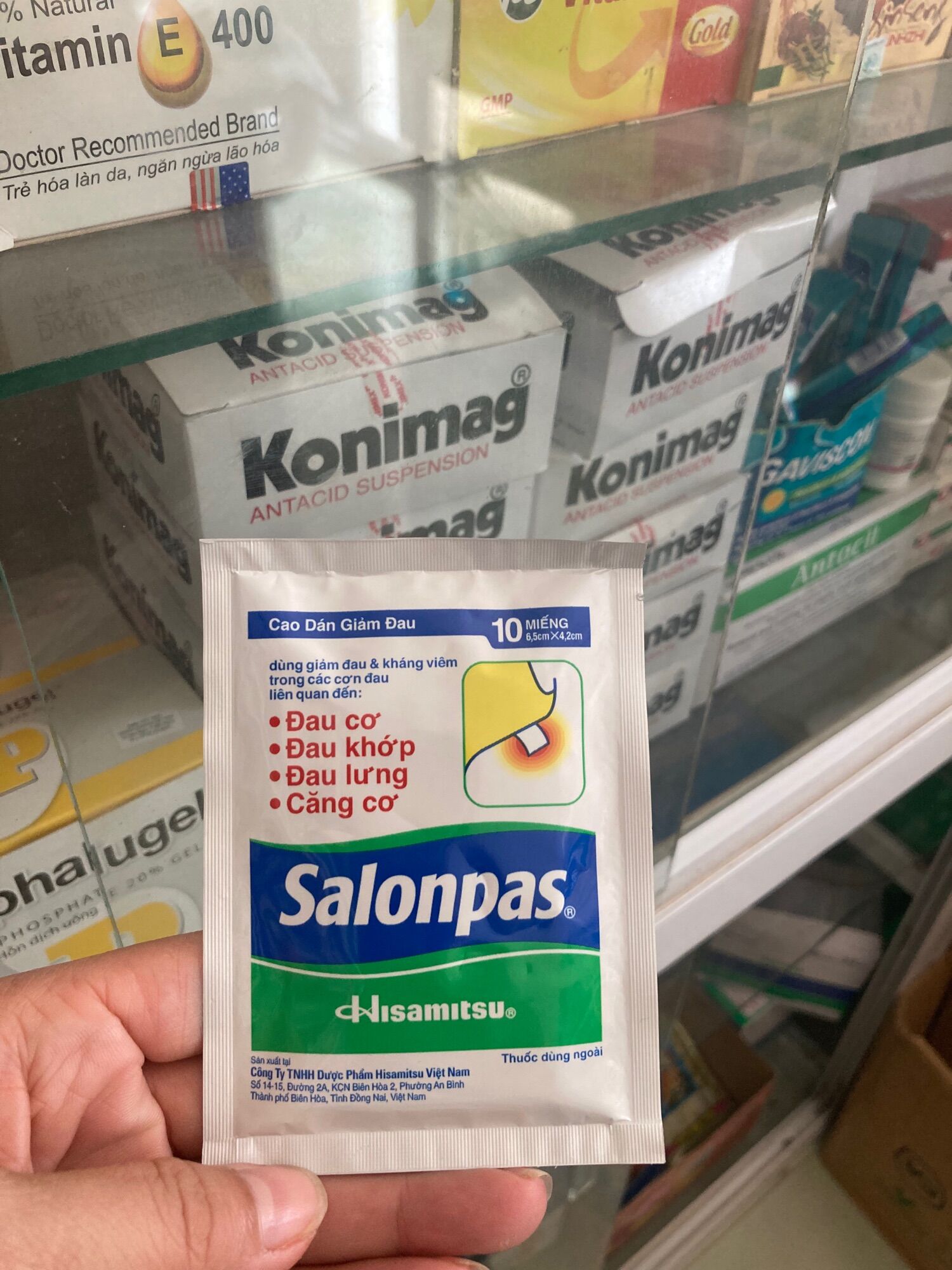 Dán salonpas-hỗ trợ đau,nhức