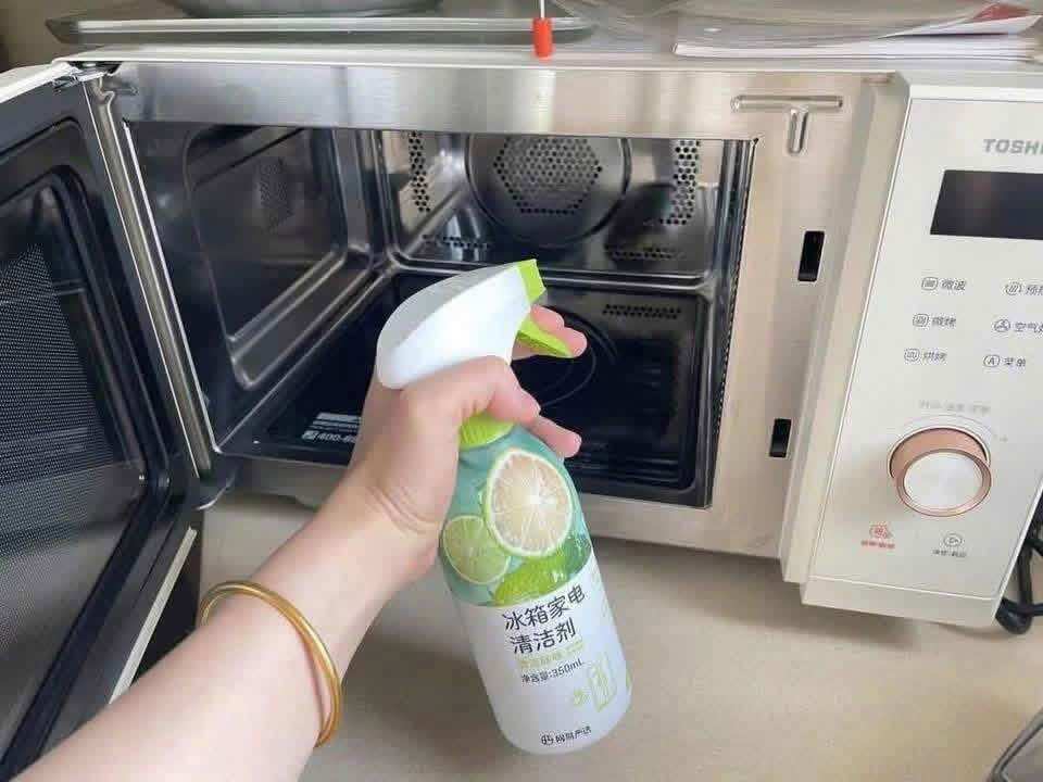 Chai xịt tẩy rửa lò vi sóng hương chanh