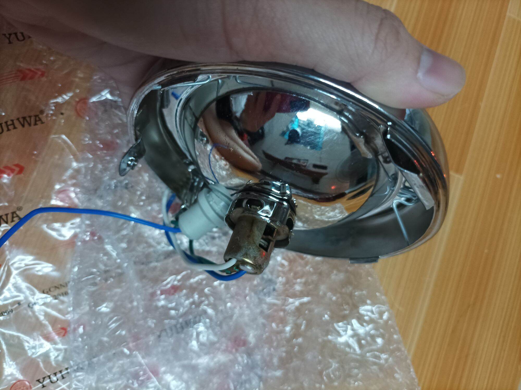 Pha đèn trước xe cup 81