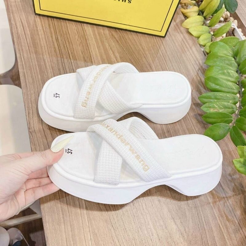 Dép nữ tăng chiều cao quai chéo đế nhẹ chất siêu bền mẫu hót hít 1033