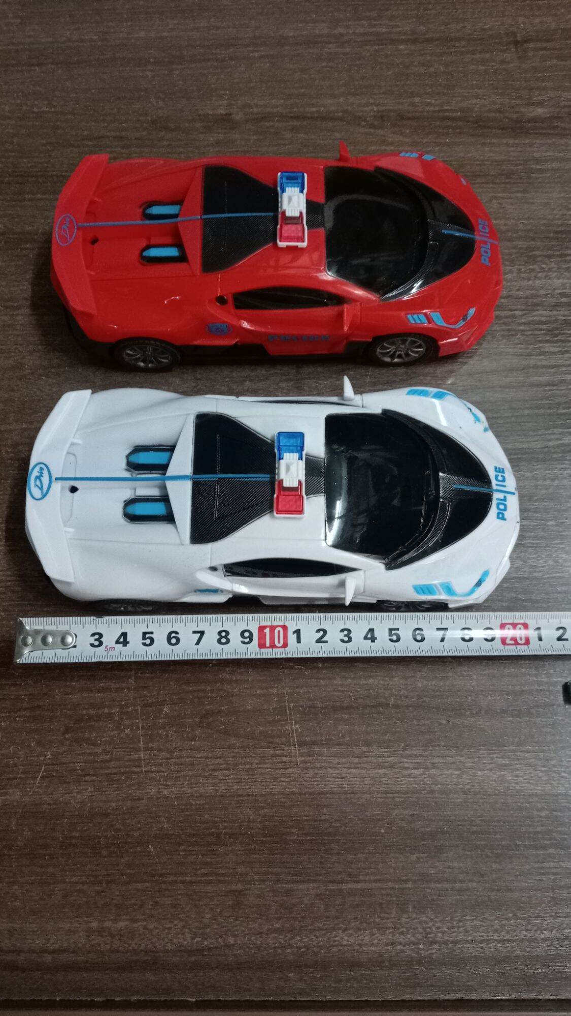 Xe cảnh sát đồ chơi có đèn điều khiển từ xa