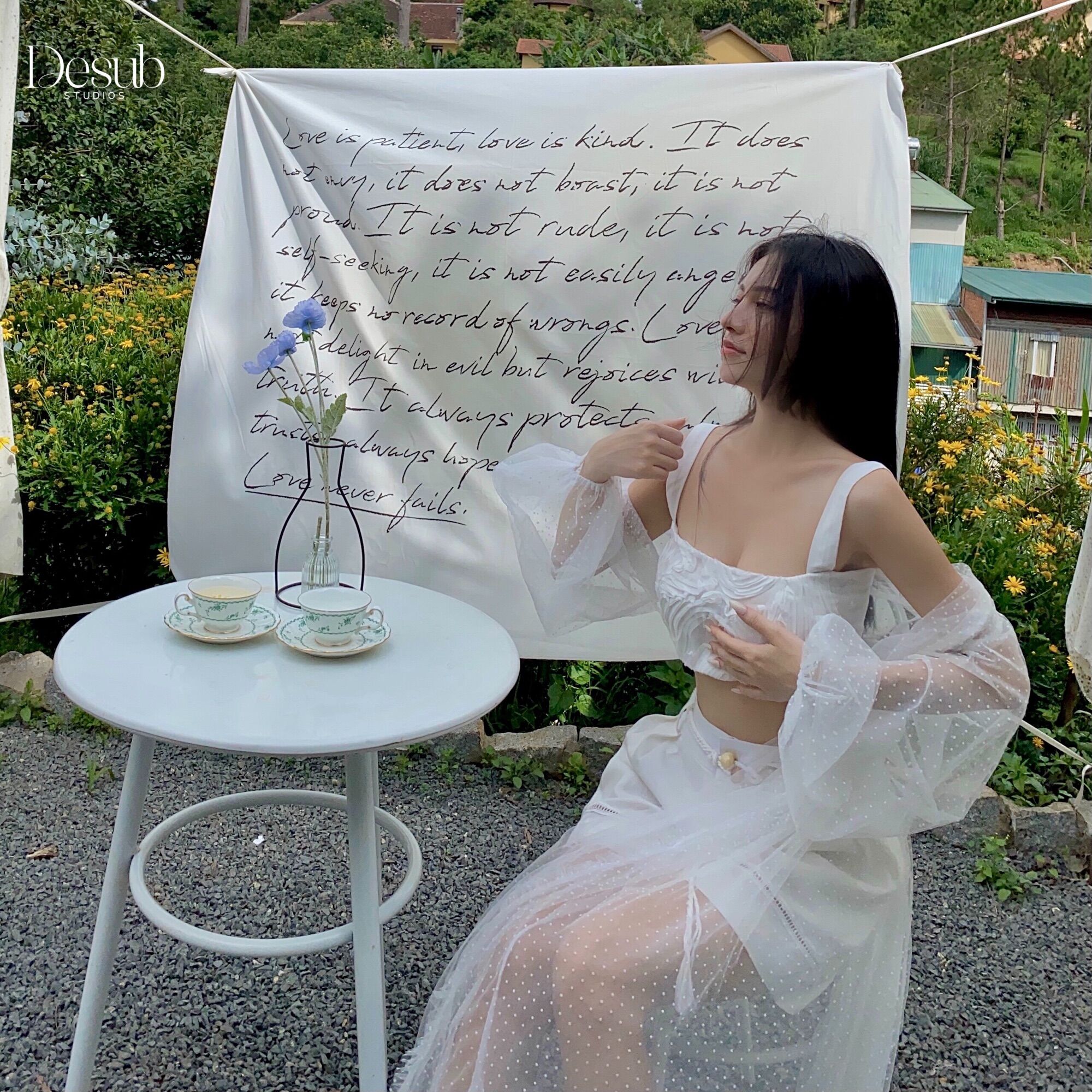 Desub Studios Áo kiểu Artwork Fabric Croptop