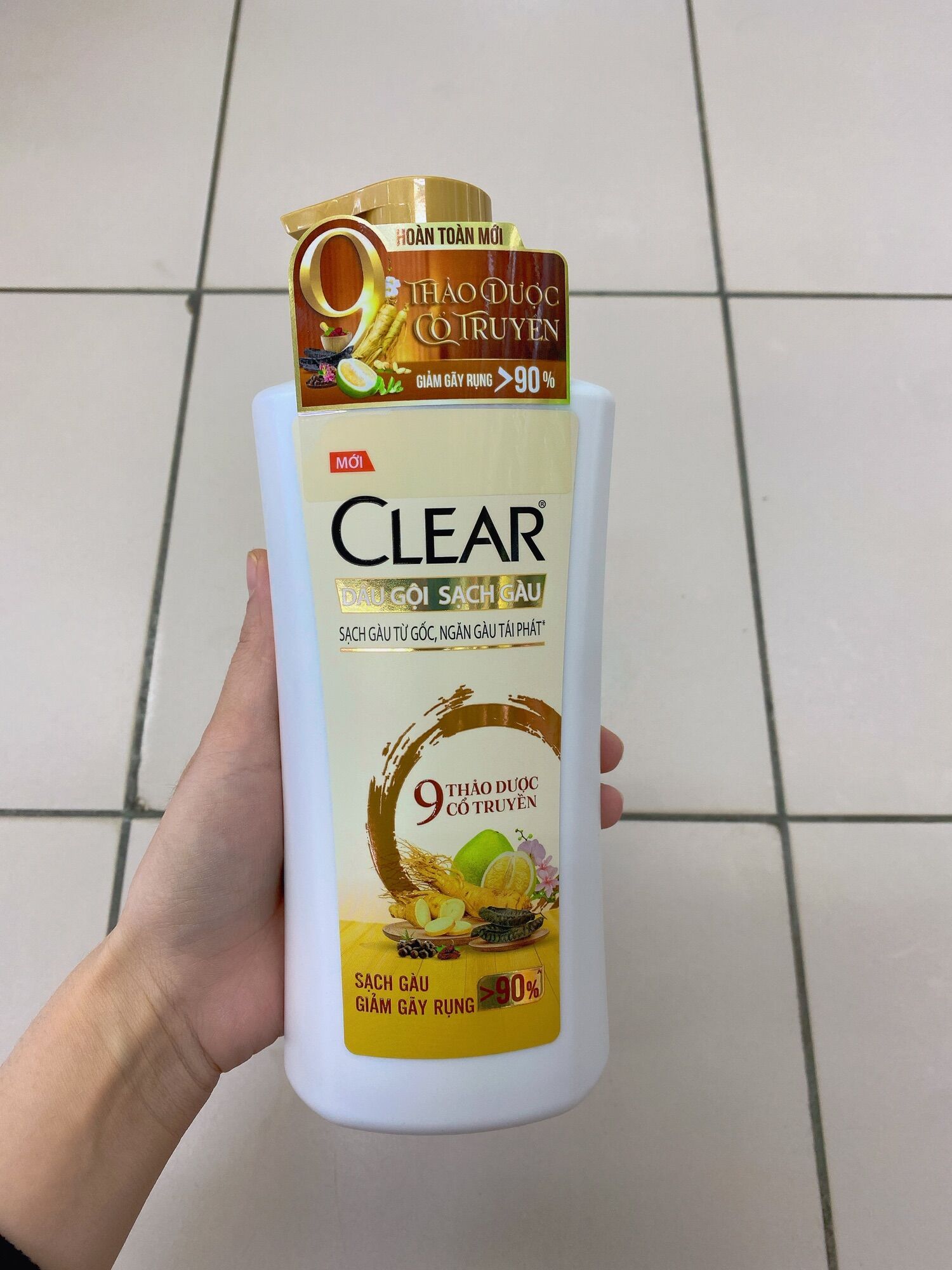 Dầu gội clear thảo dược cổ truyền 630g
