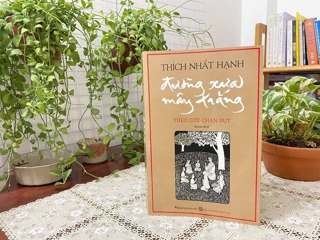 Đường Xưa Mây Trắng ( Tặng bookmark)