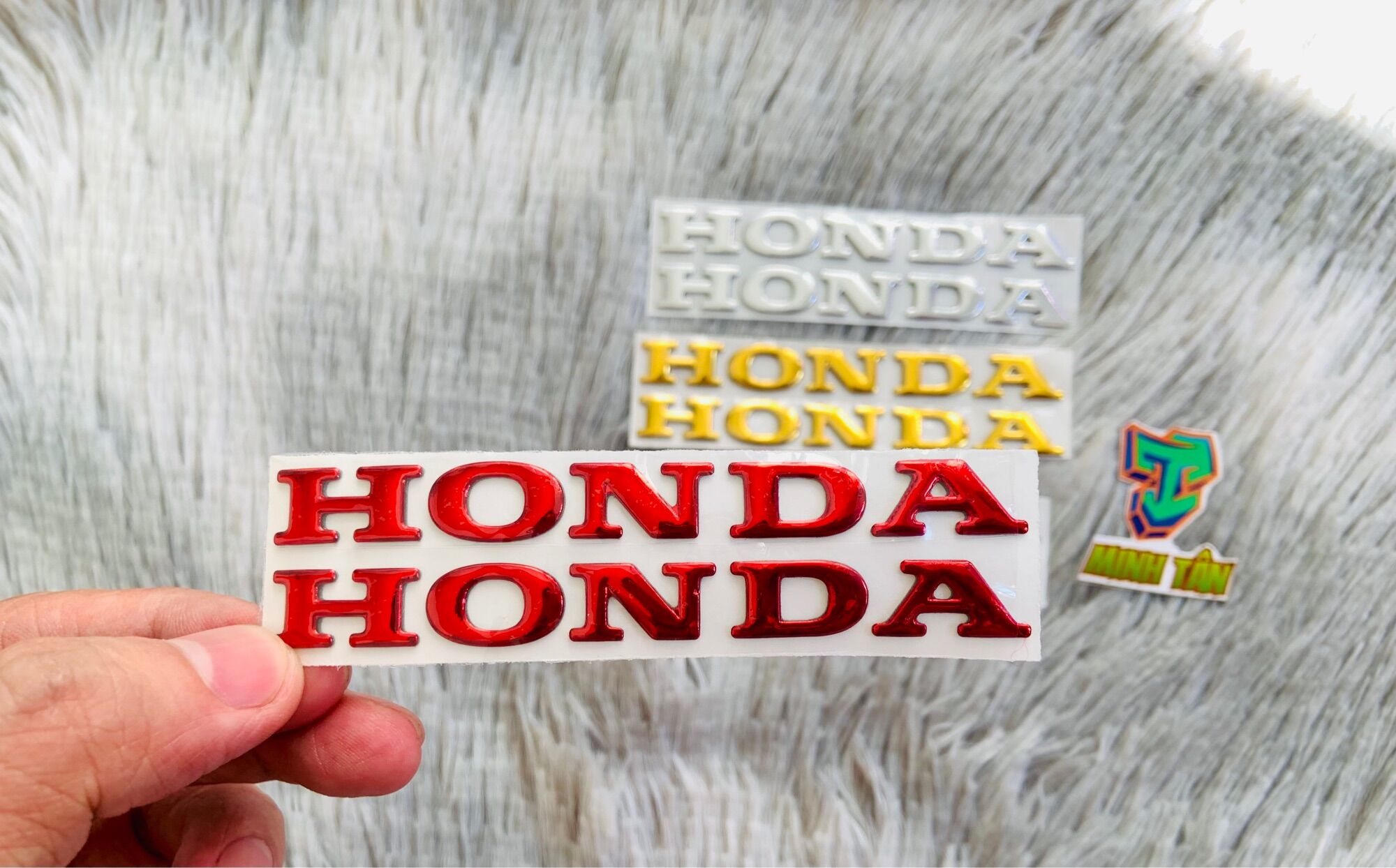 Tem honda chữ nổi hàng sắc nét (giá 1 cặp)