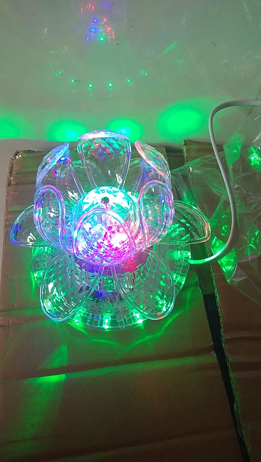[HCM]Đèn Led Bông Sen Quay 7 Màu  ShopAnhThu