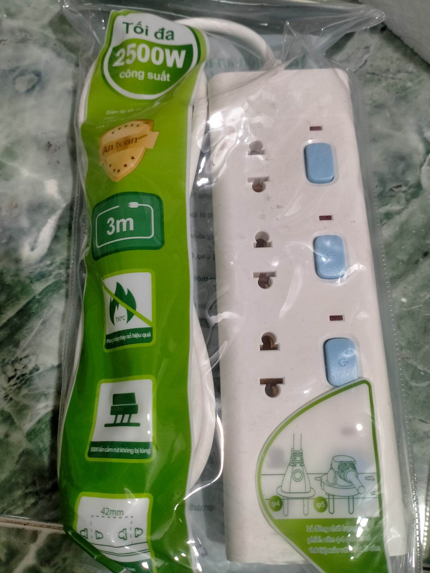 Ổ cắm điện Gongniu 3-5m (4 ổ 2 + 4 công tắc)