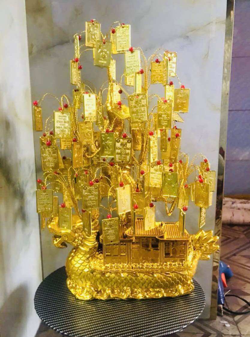 Cây cành vàng lá ngọc đế Thuyền Rồng vàng tài lộc may mắn trang trí Tết trưng ban Thần Tài năm giáp Thìn 2024
