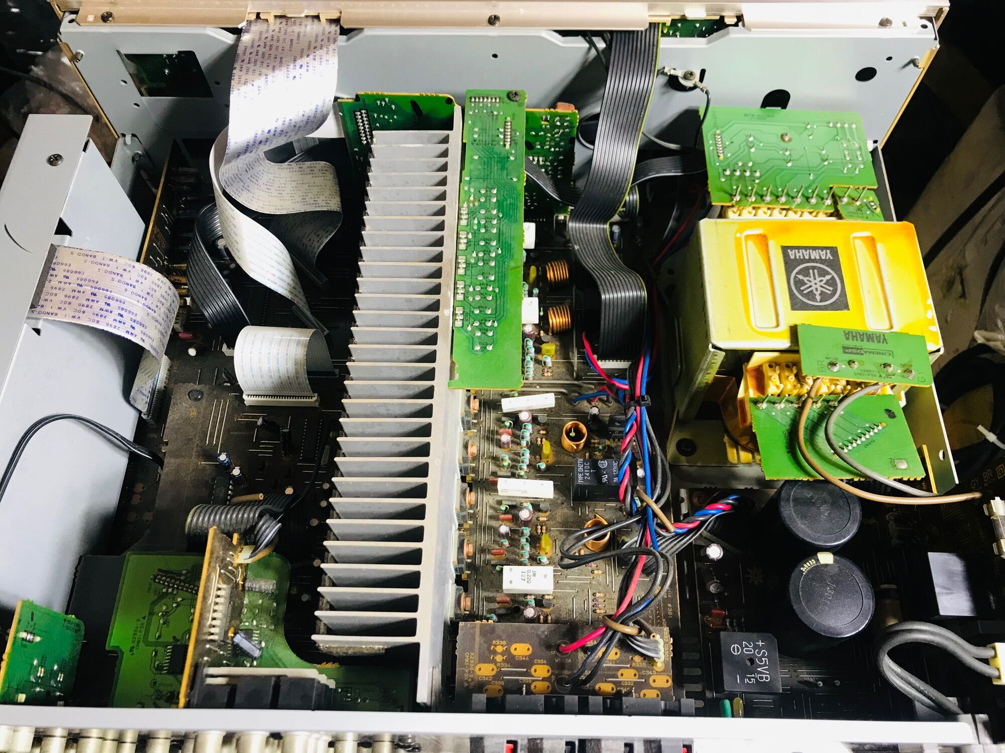 Amply Yamaha DSP-AX620 CS-200w máy chạy 10 sò than zin mới đẹp âm thanh rất hay.