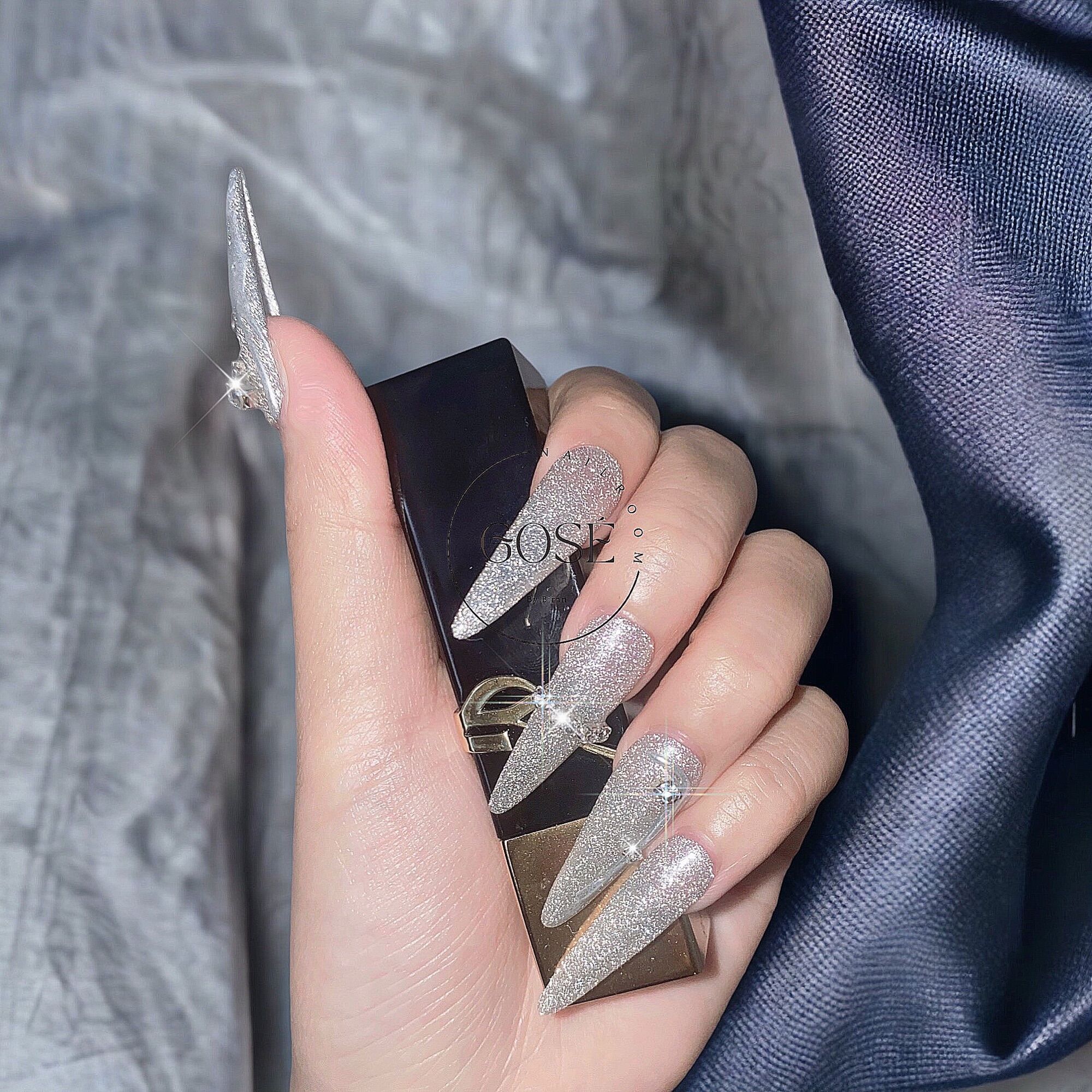 Nailbox móng úp thiết kế nhũ flash siêu bắt sáng đính đá tráng gương