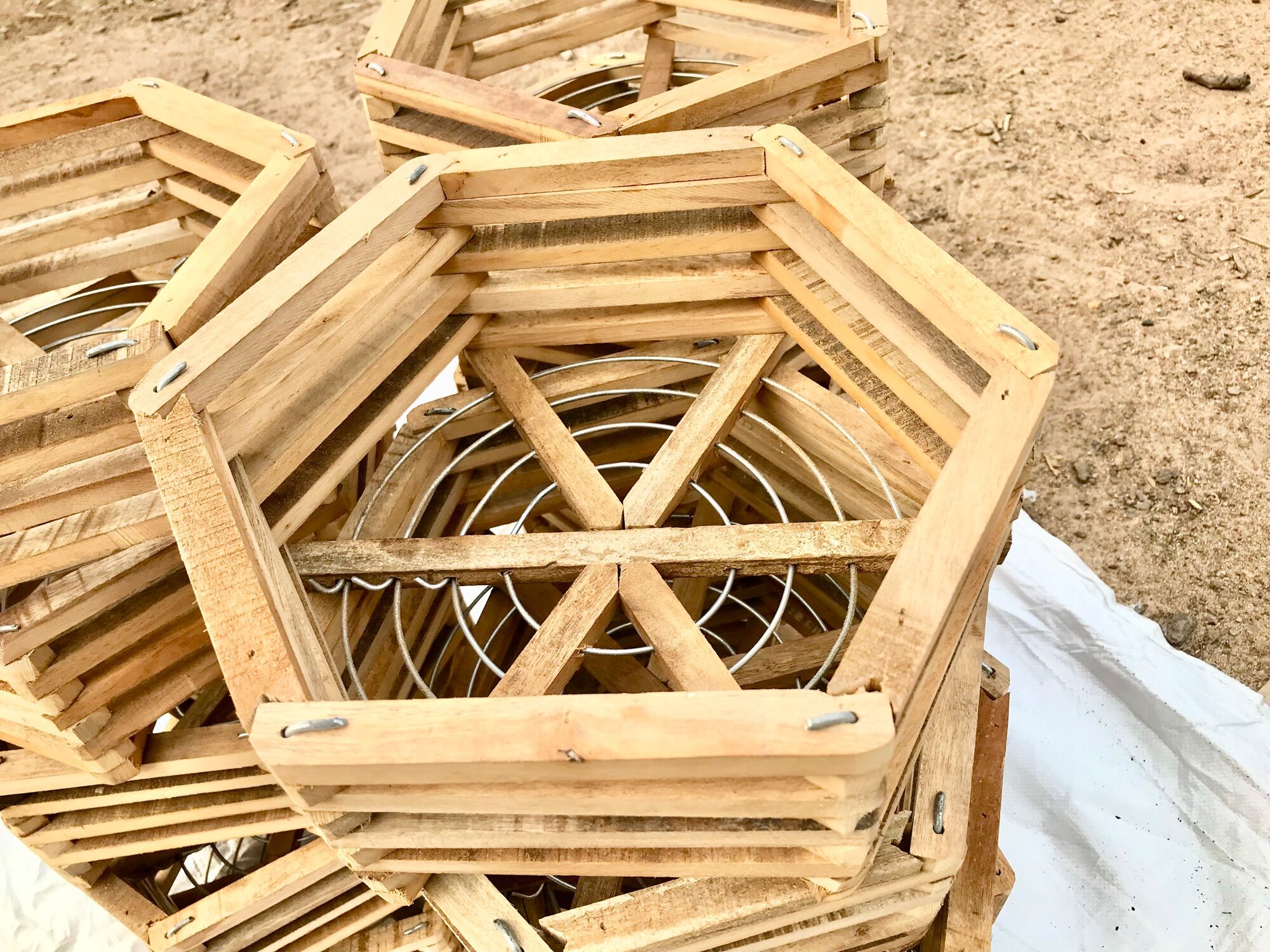 Chậu gỗ lục giác trồng Lan (bộ ba chậu)