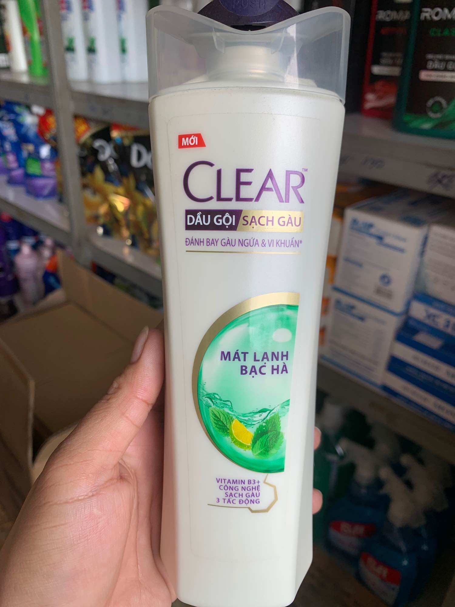 Dầu gội sạch gàu Clear bạc hà chai 340g